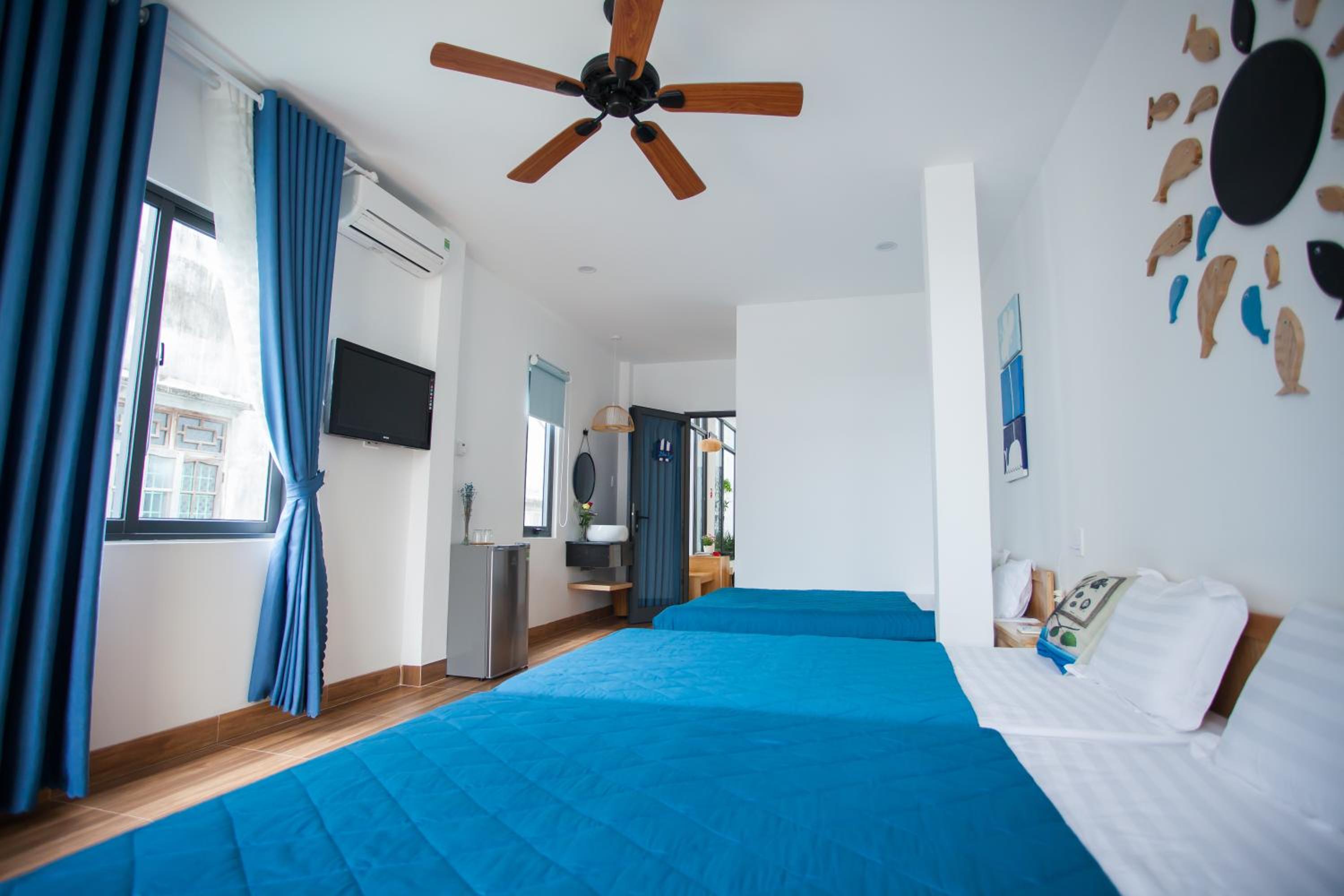 Family Room With Balcony photo 3