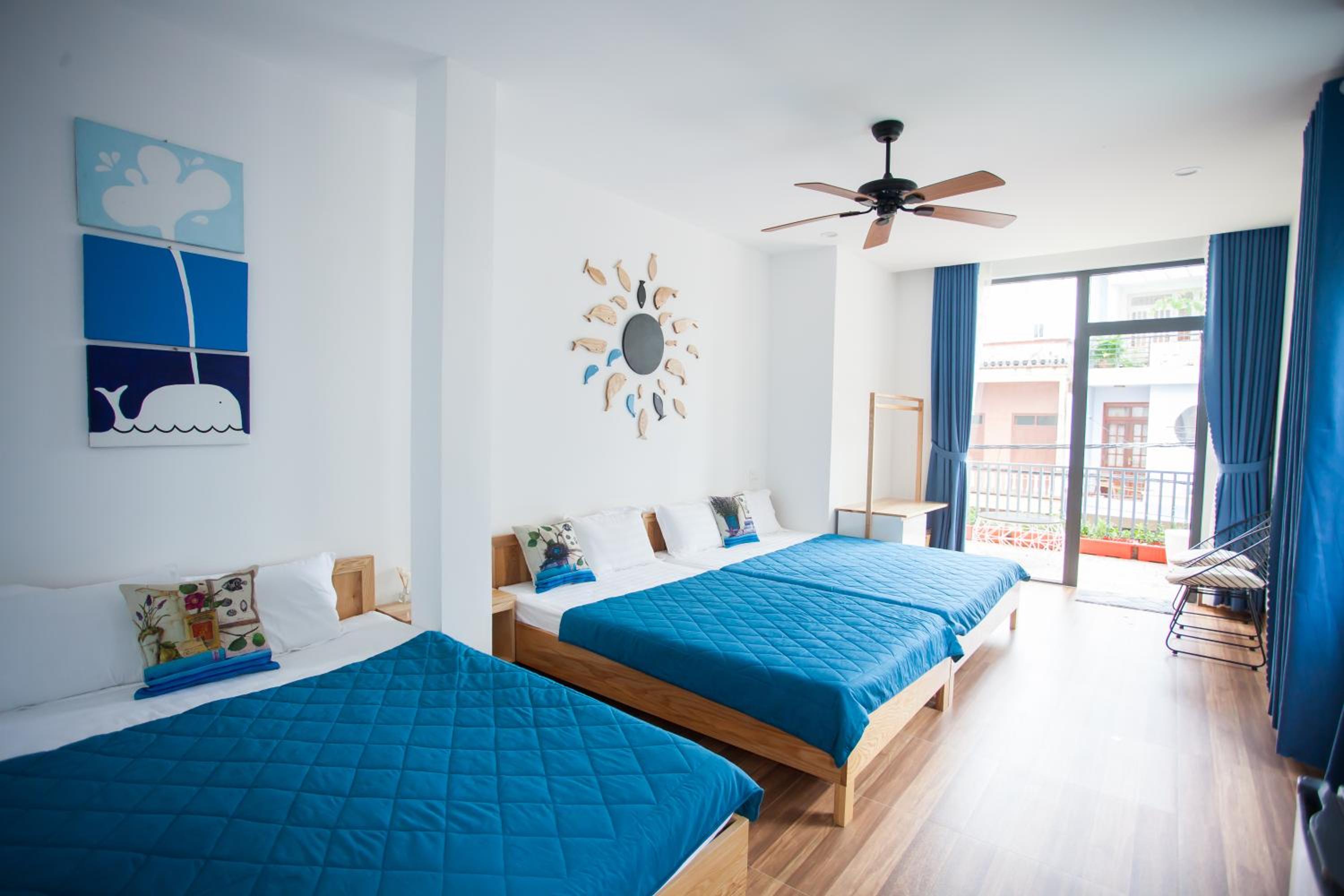 Family Room With Balcony photo 1