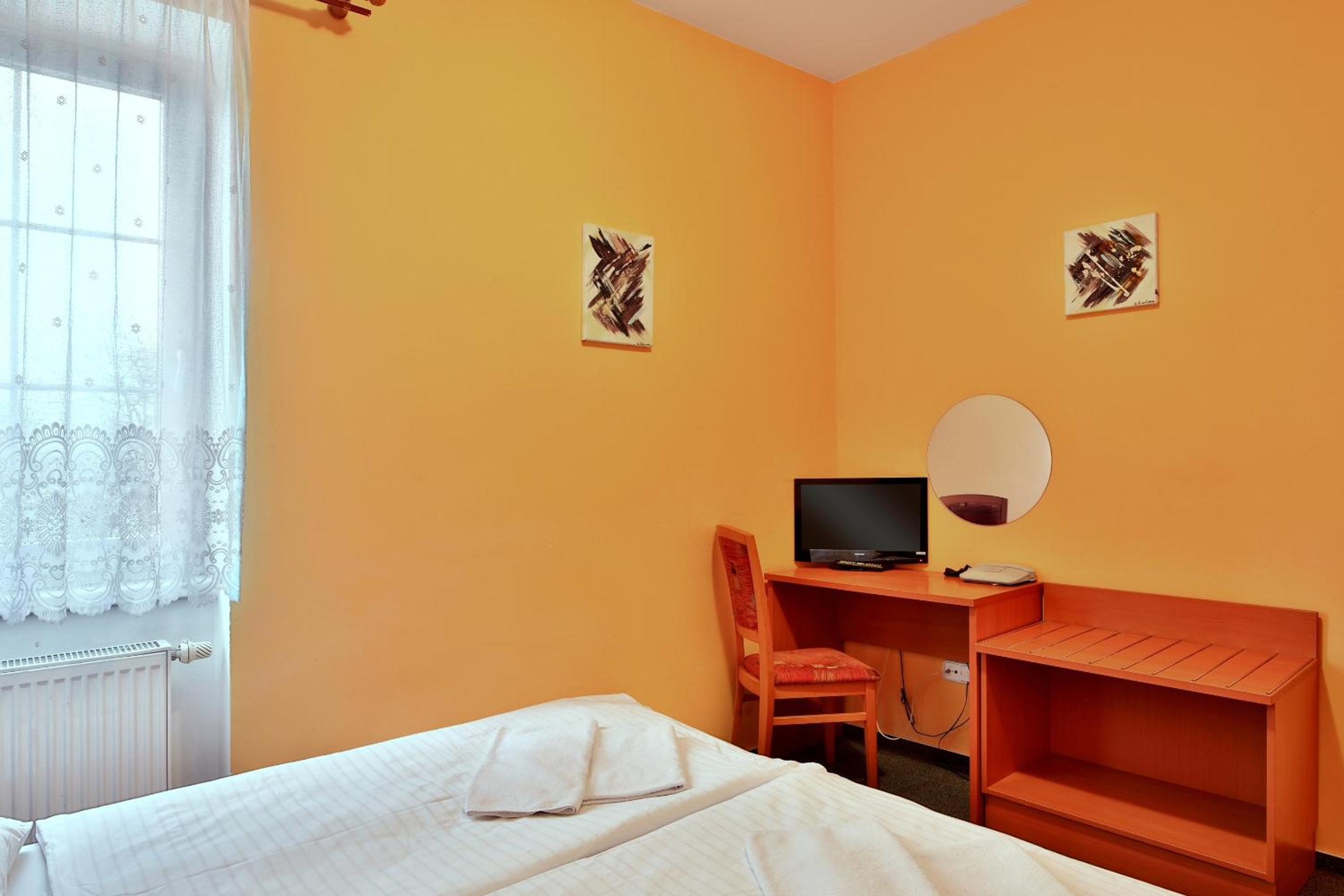 Standard Double or Twin Room photo 1