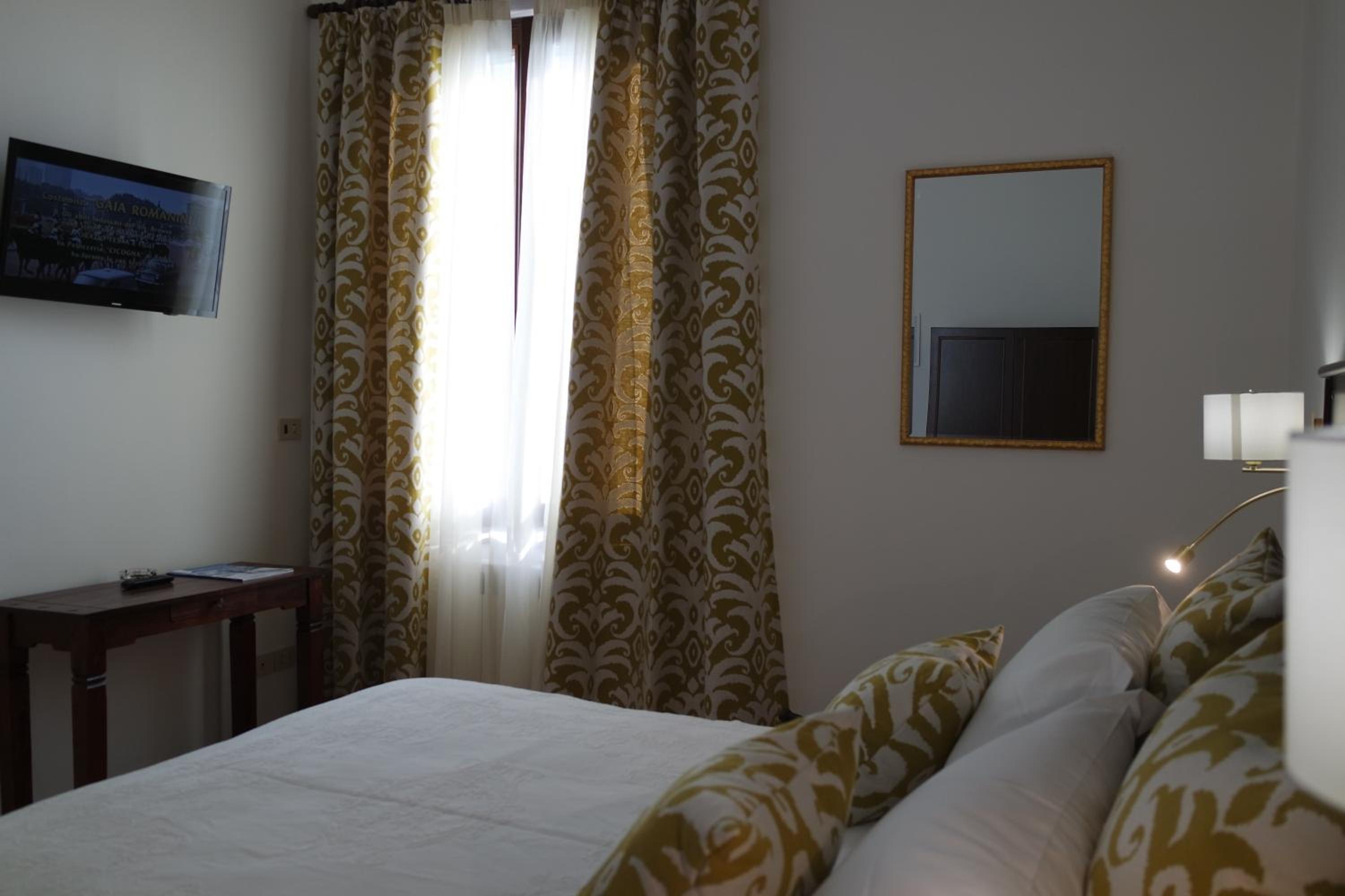 Double Room - Photo 9