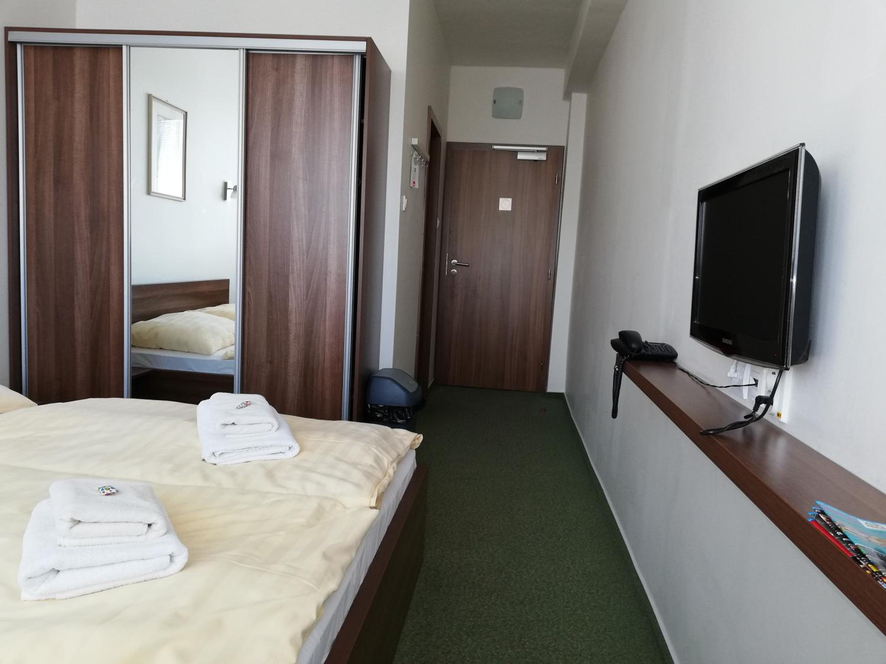Double or Twin Room - Photo 3