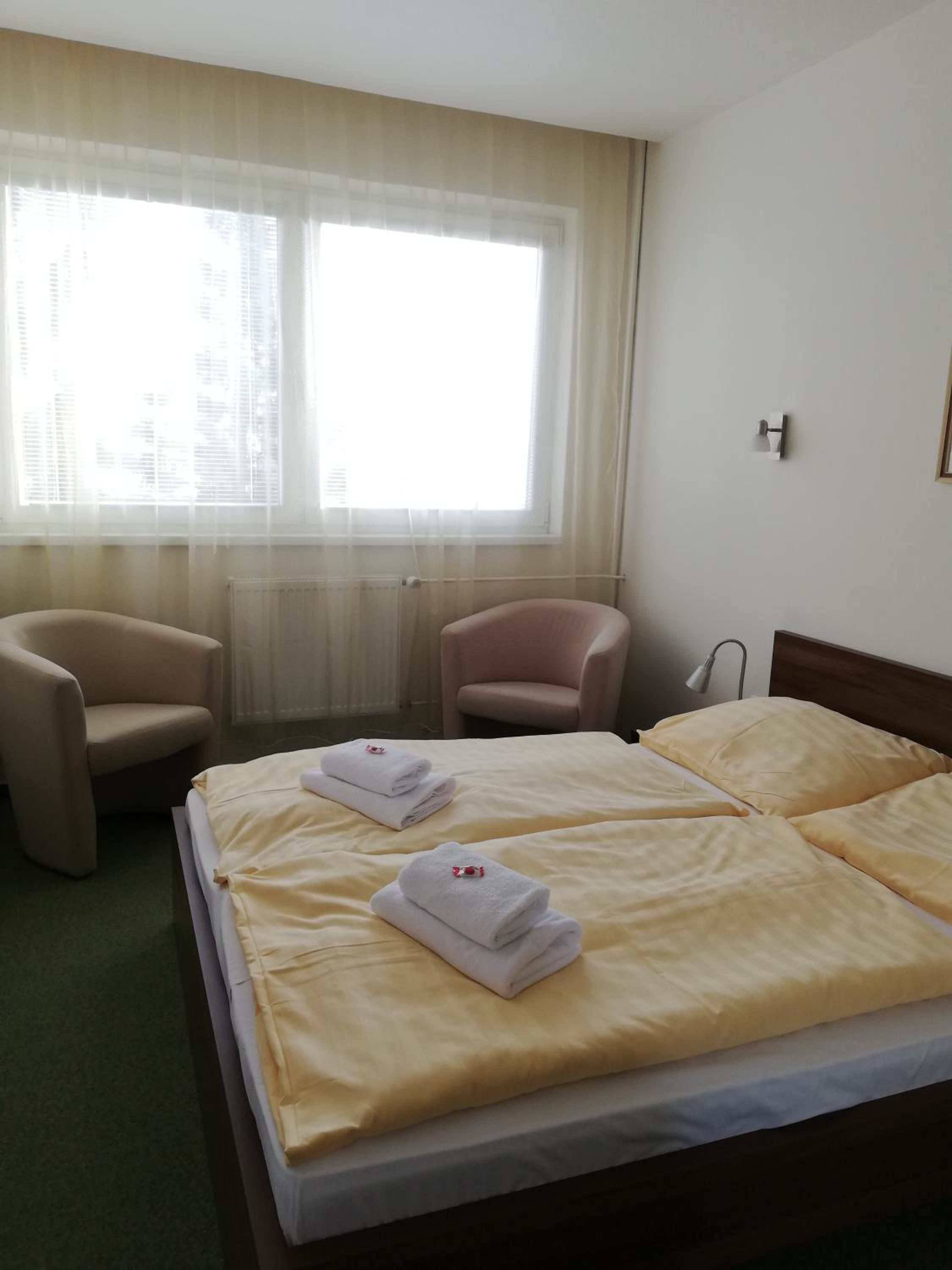 Double or Twin Room - Photo 6