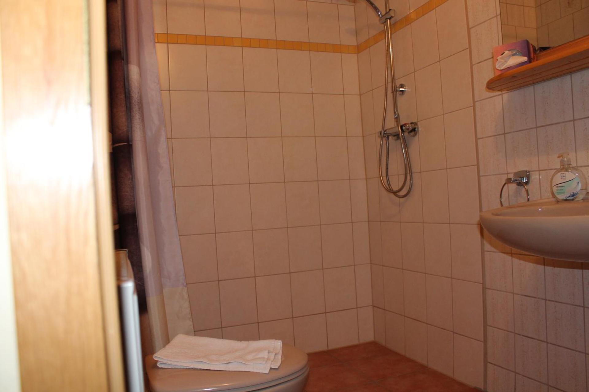 Standard Twin Room - Photo 3