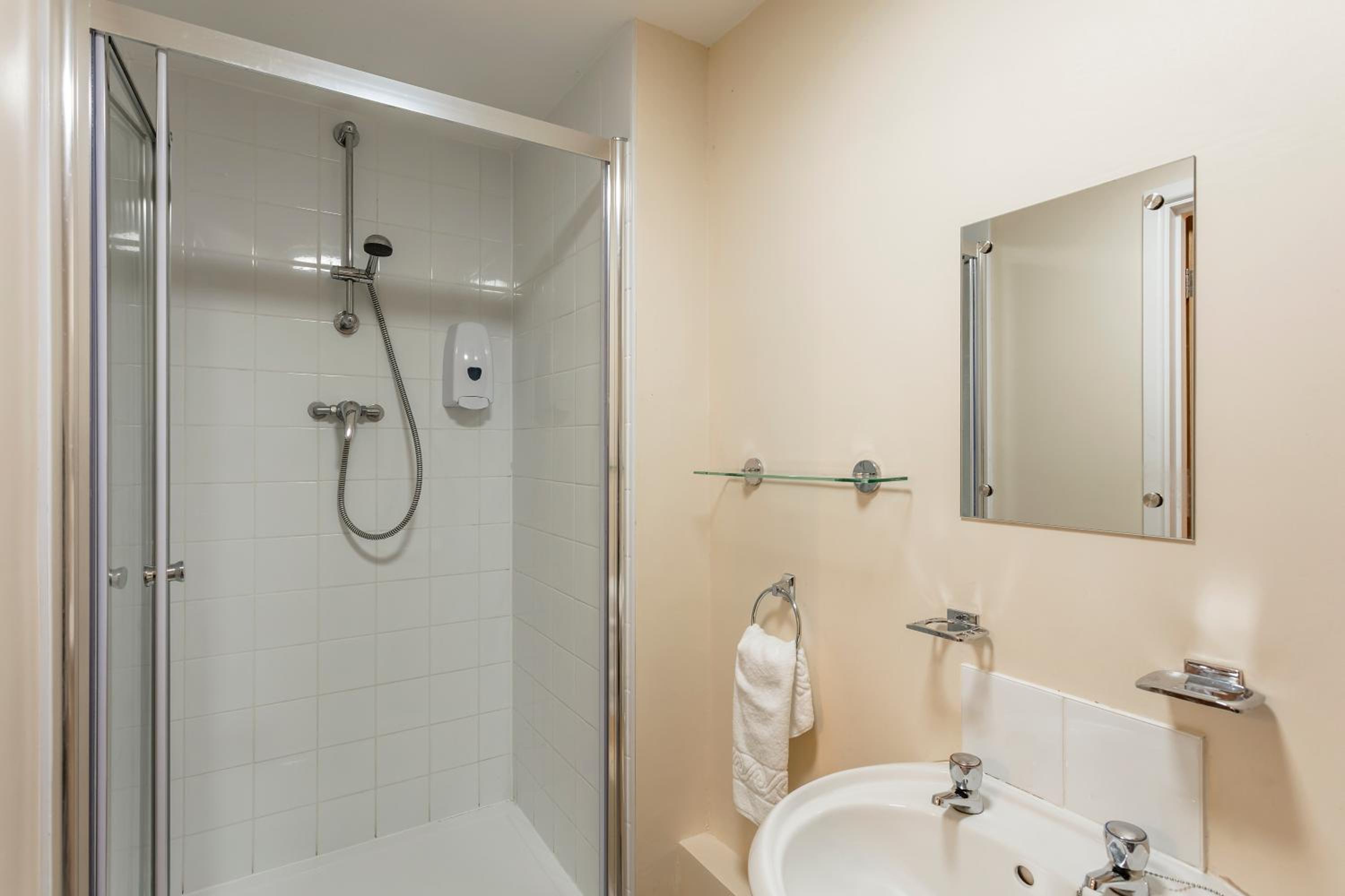 Superior Twin Room with No Window - Photo 2