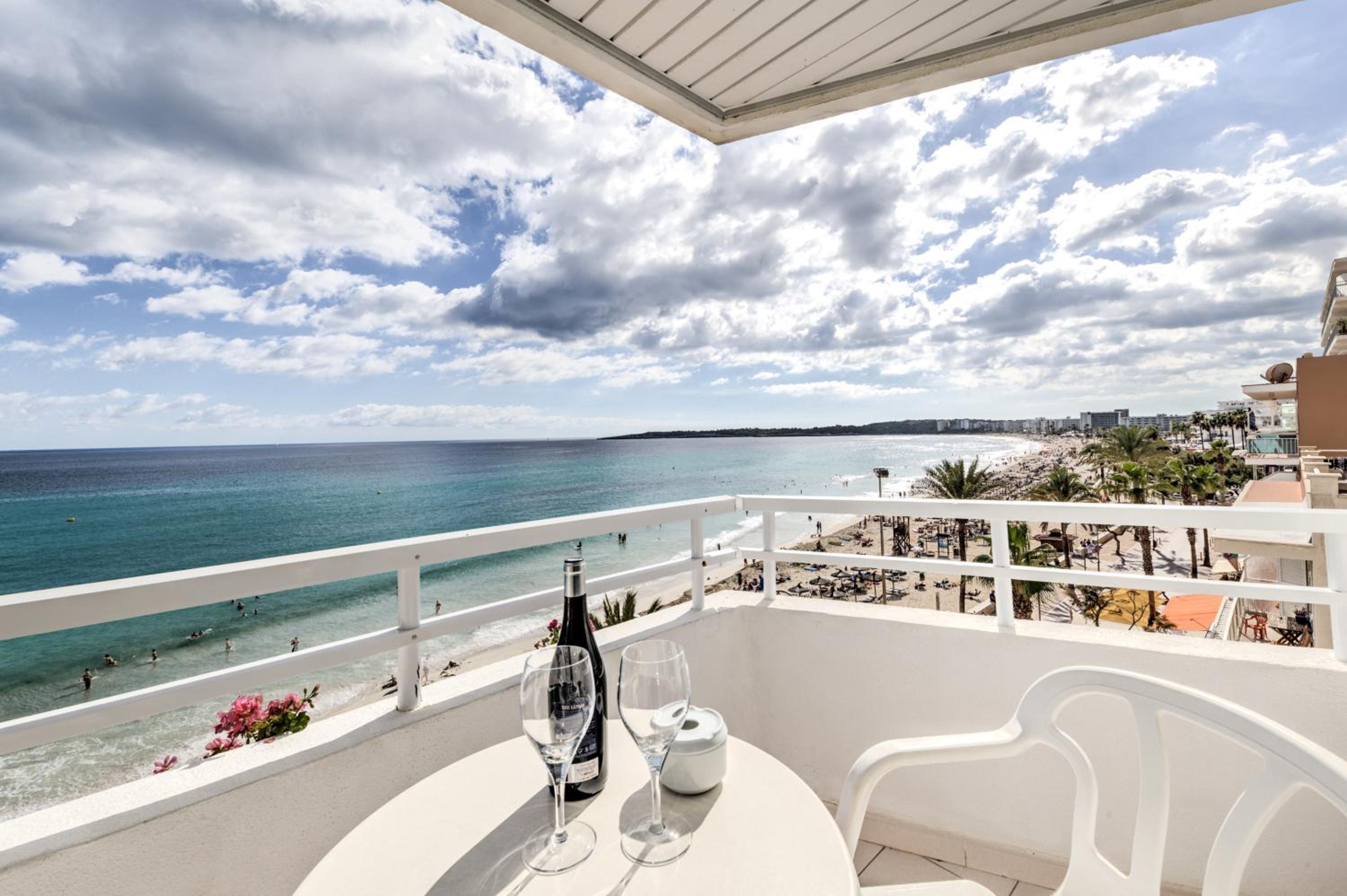 Twin Room with Sea View - Photo 3