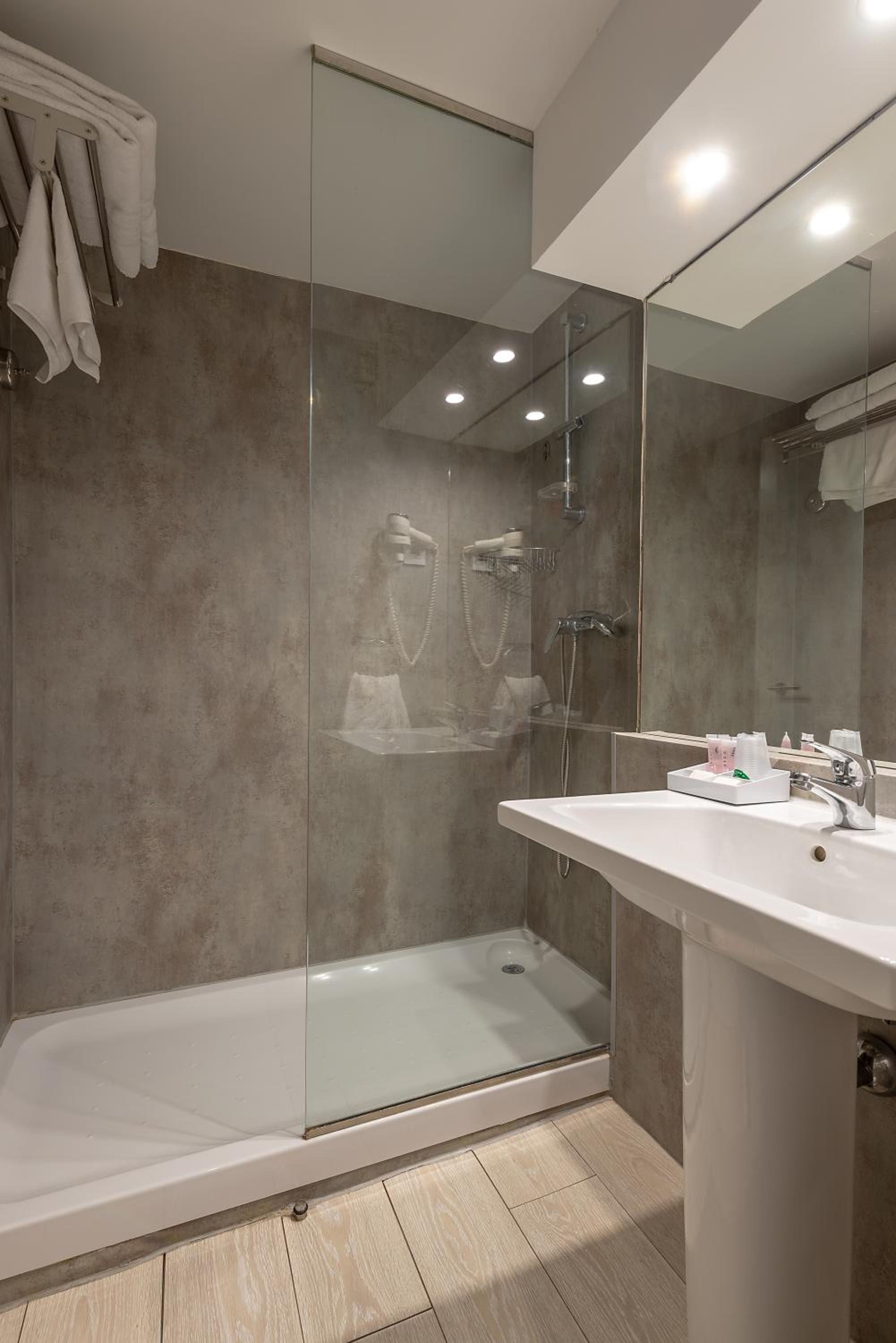 Apartment (1-4 Adults)