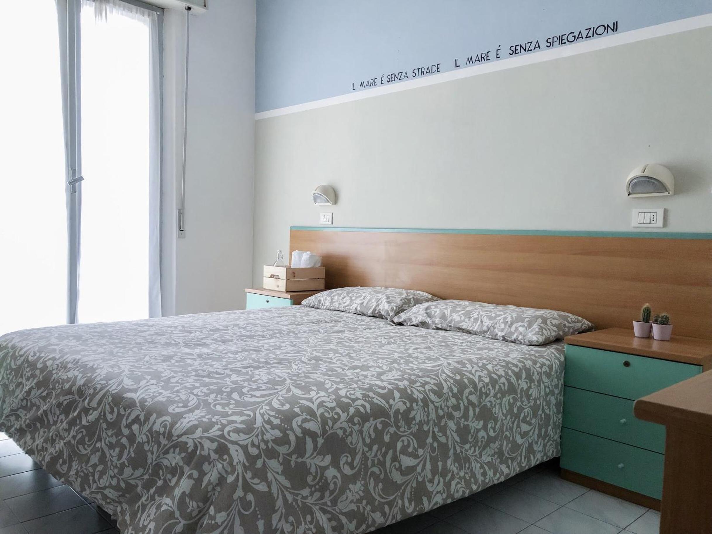 Standard Double Room - Photo 9