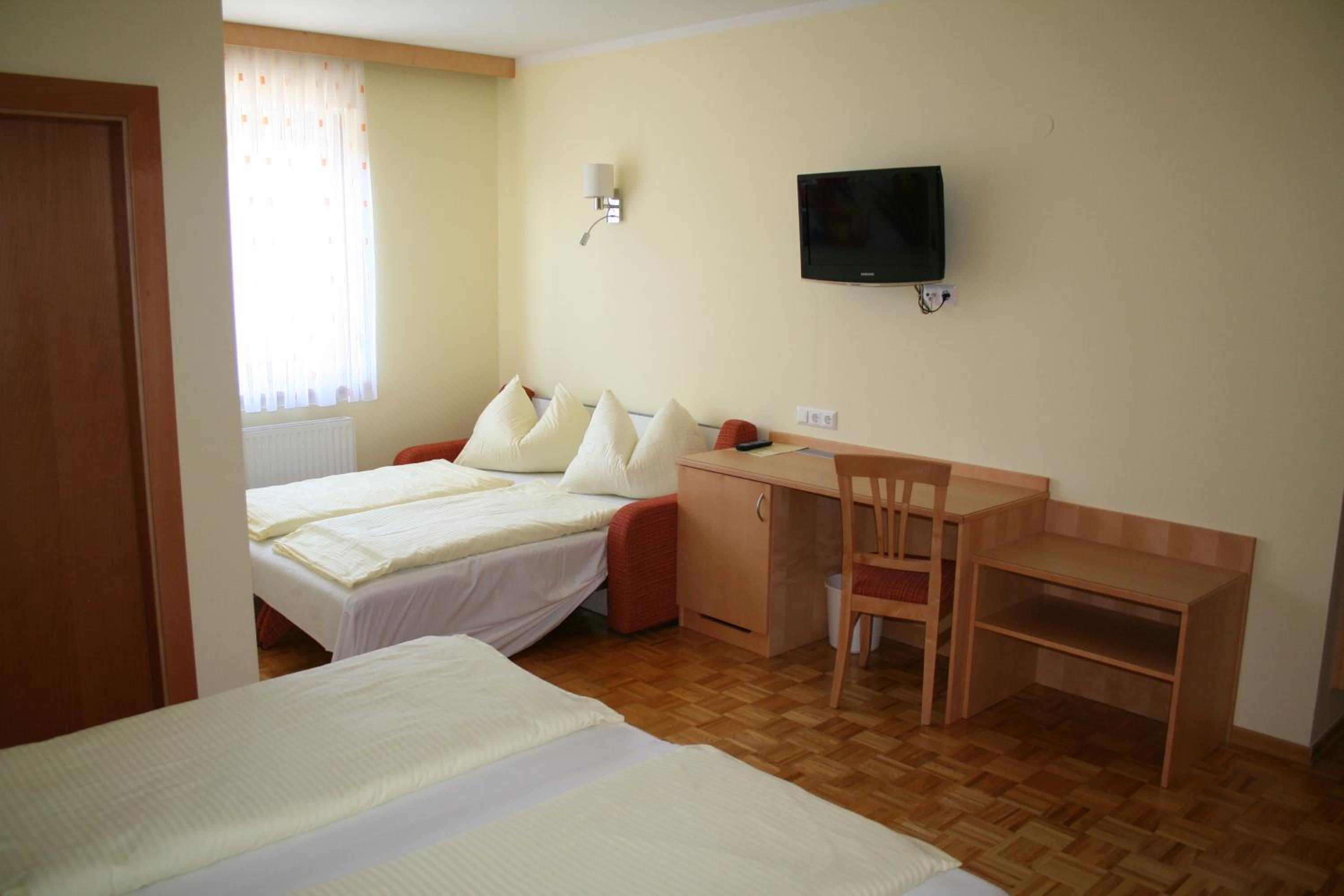 Family Room (2 Adults + 2 Children) photo 1