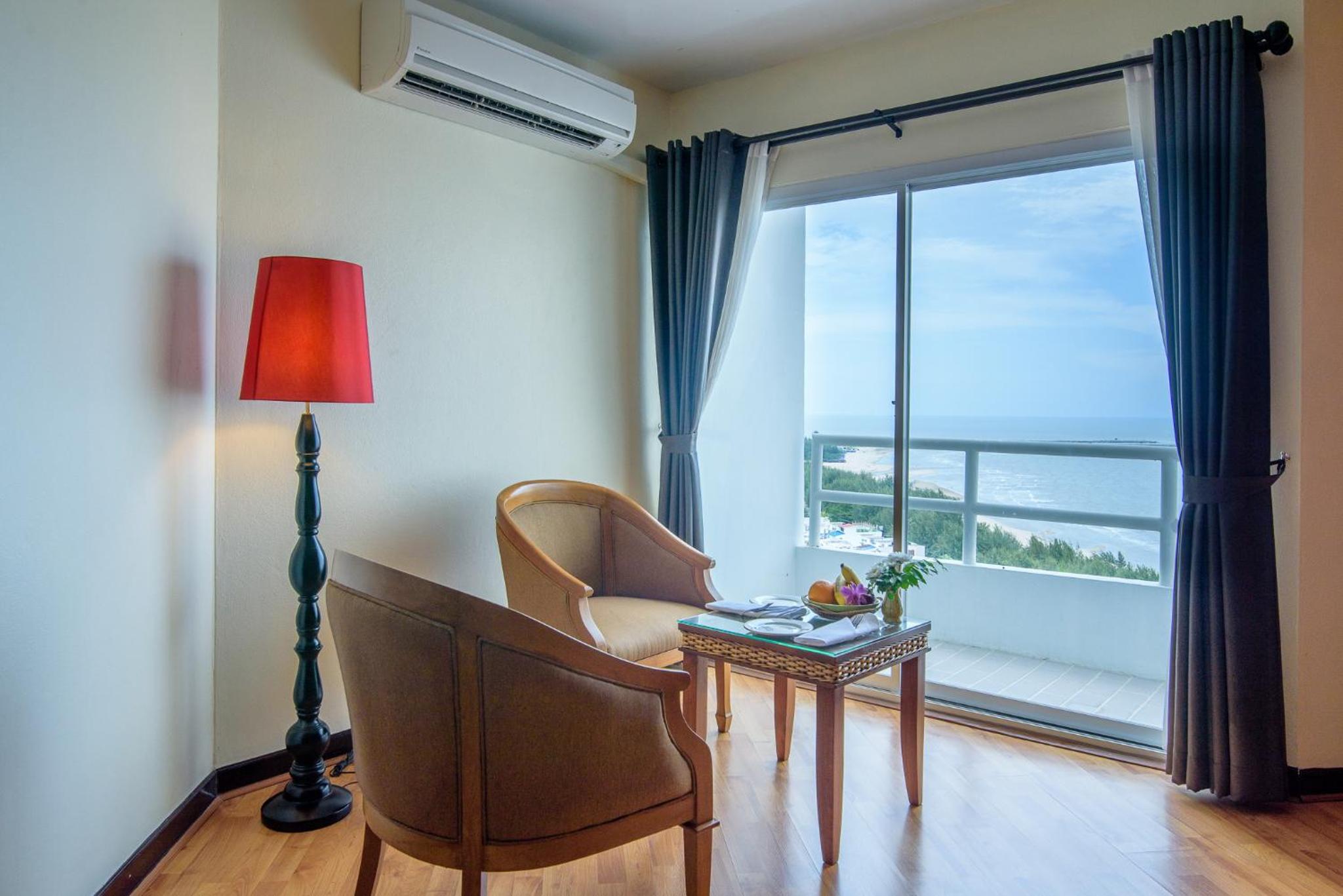 Deluxe Sea View Room - Photo 9