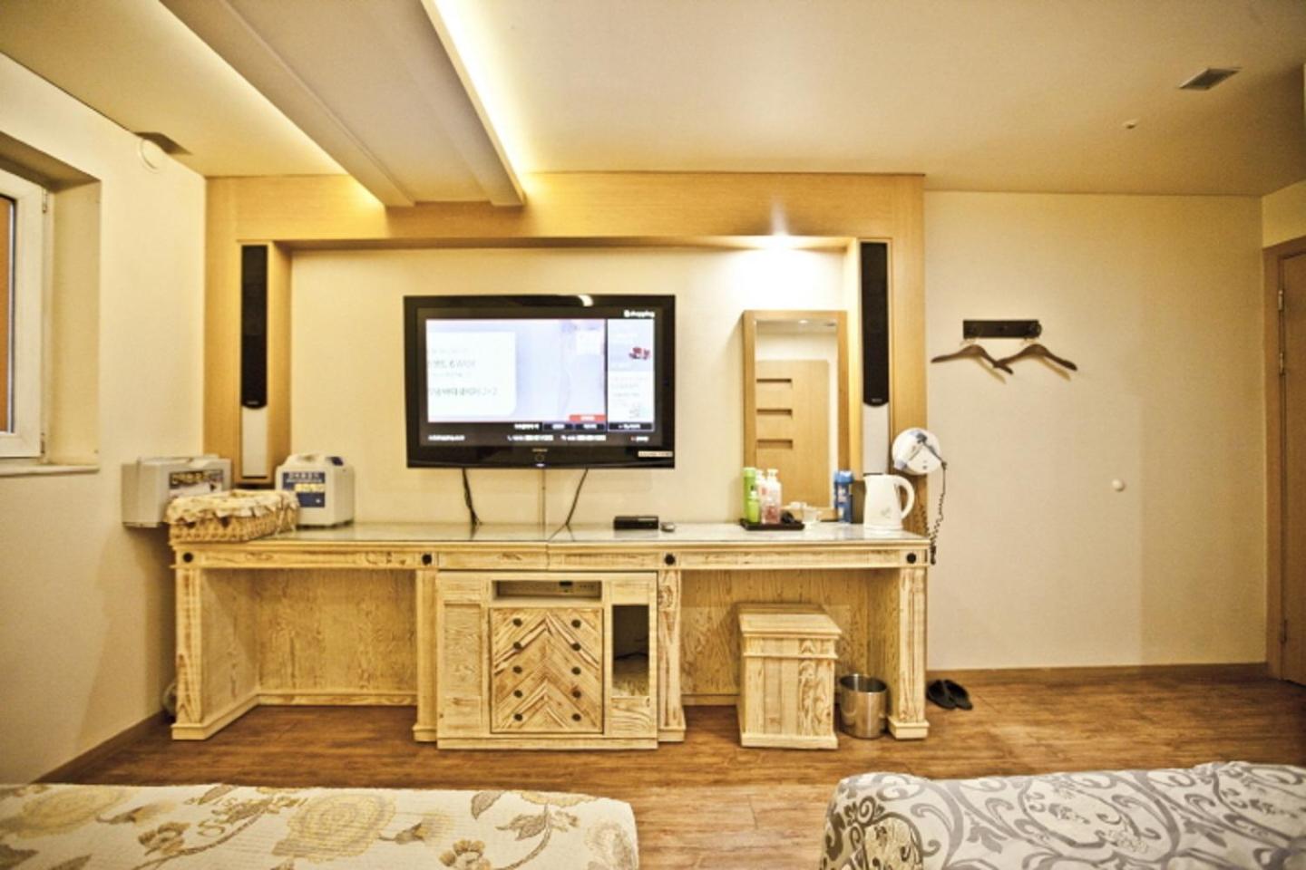 Deluxe Family Room - Photo 6
