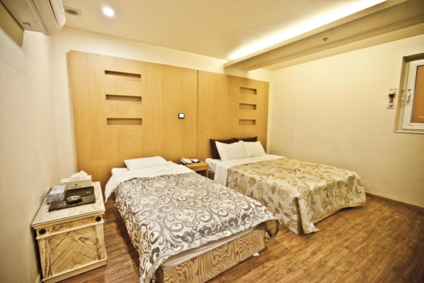 Deluxe Family Room - Photo 1