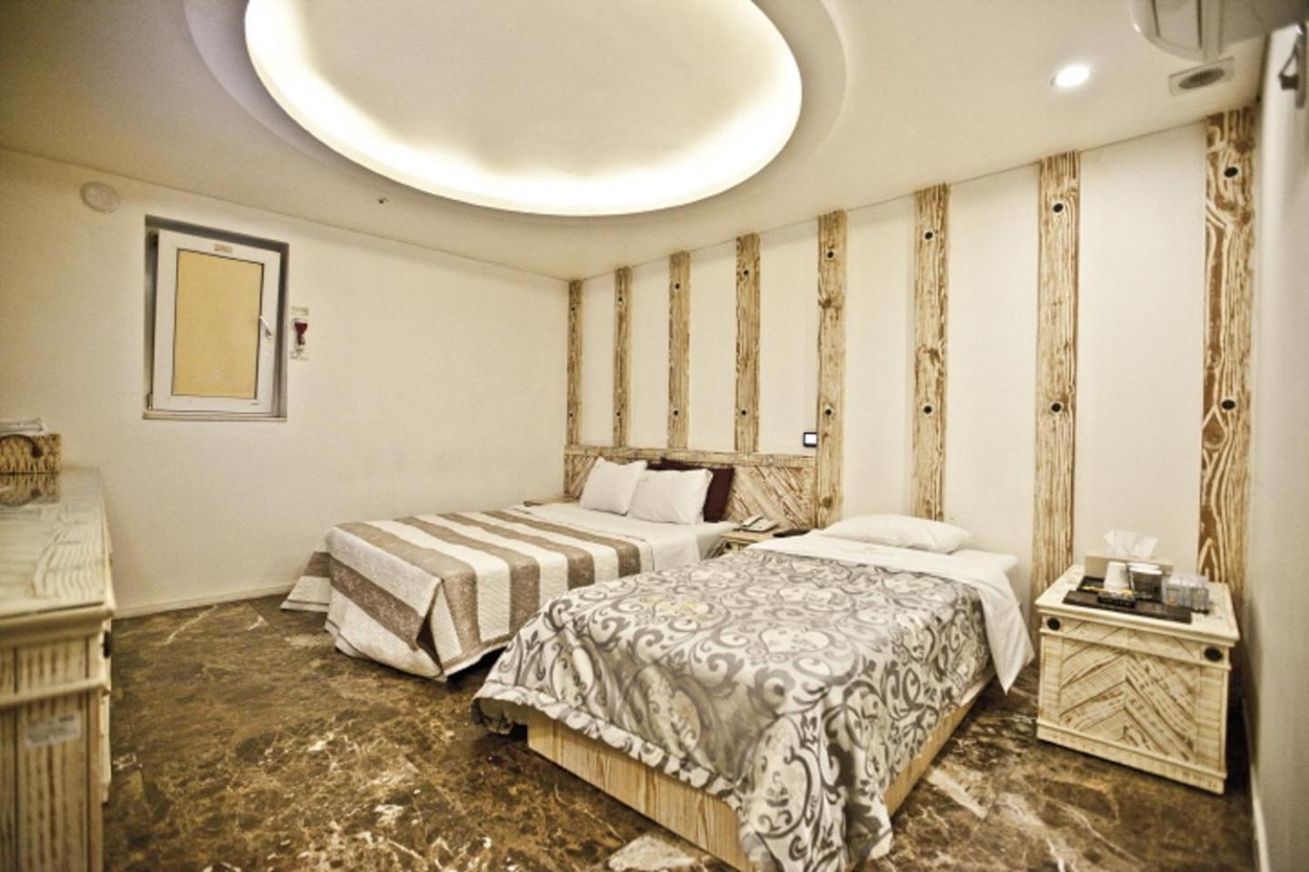 Deluxe Family Room - Photo 4