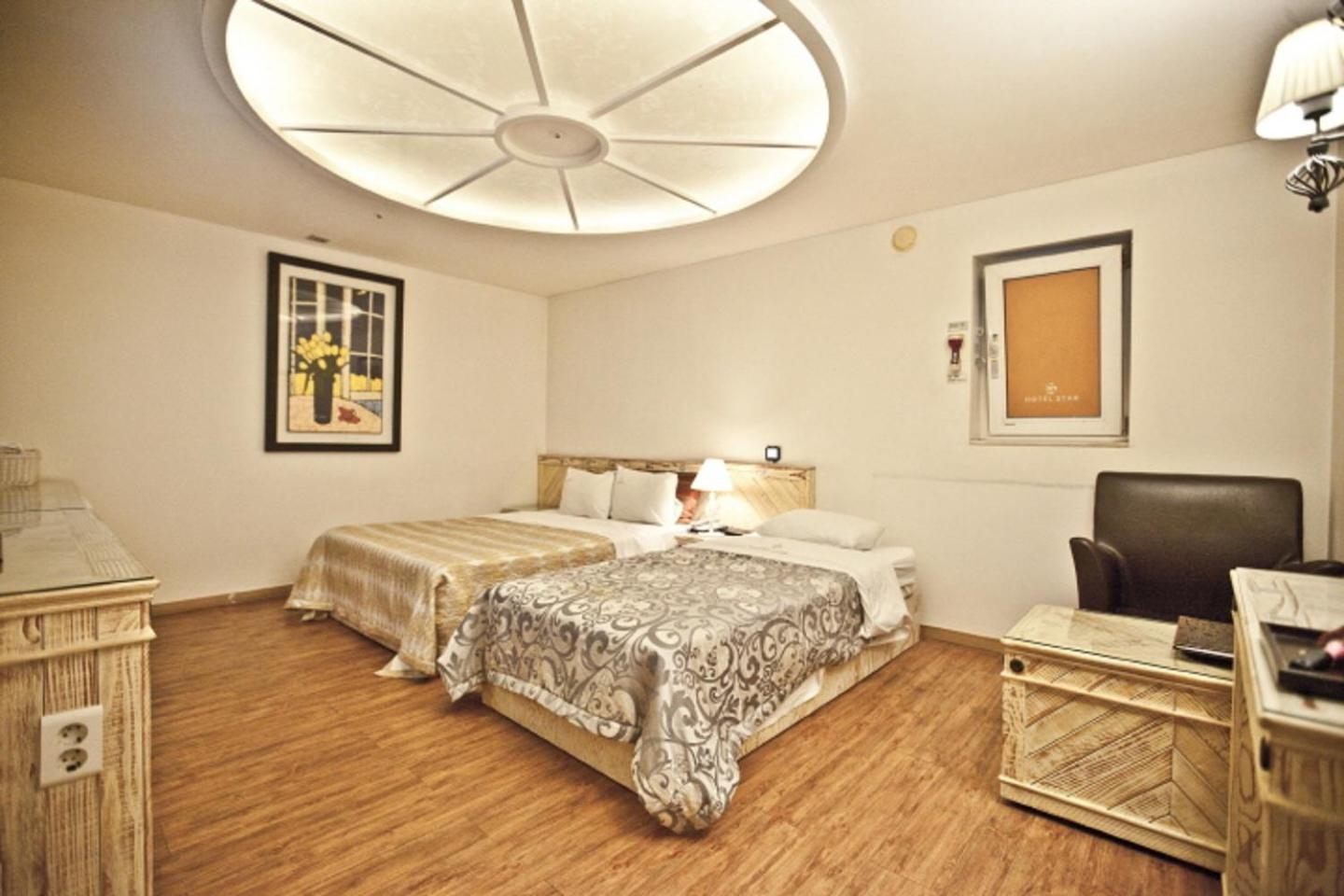 Deluxe Family Room - Photo 5