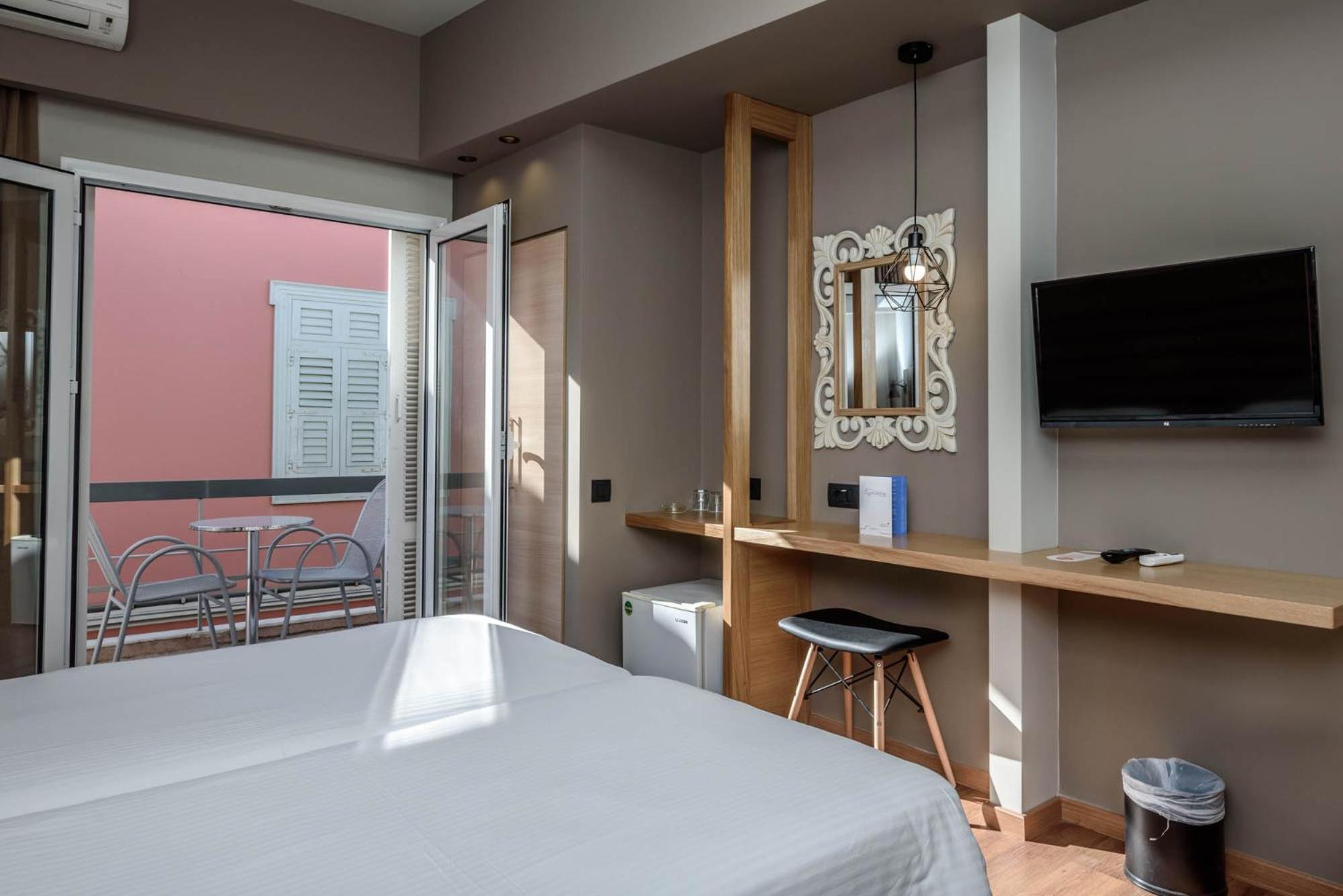 Standard Double or Twin Room with City View - Photo 1