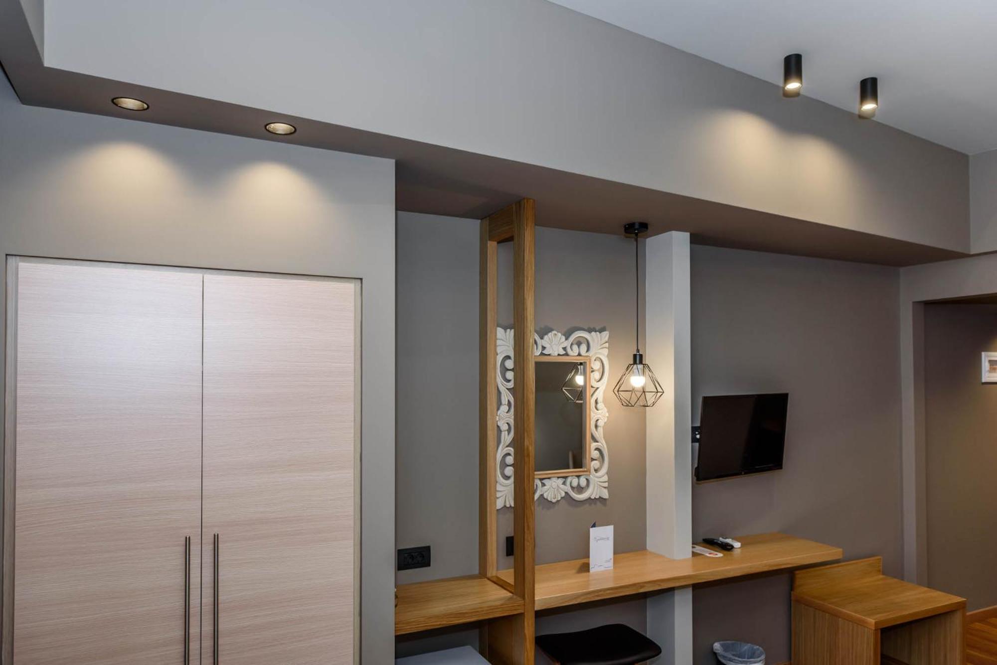 Standard Double or Twin Room with City View - Photo 7