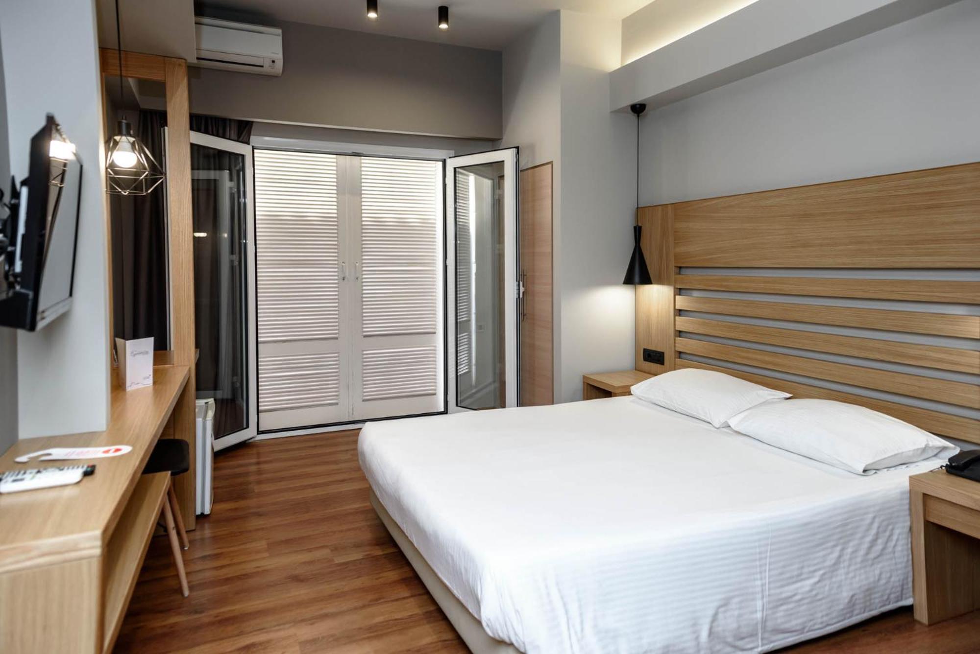 Standard Double or Twin Room with City View - Photo 4