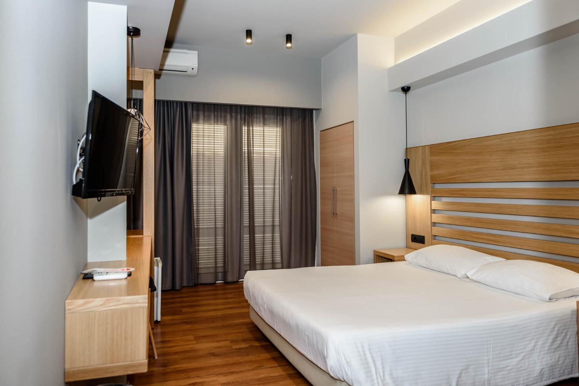 Standard Double or Twin Room with City View - Photo 9