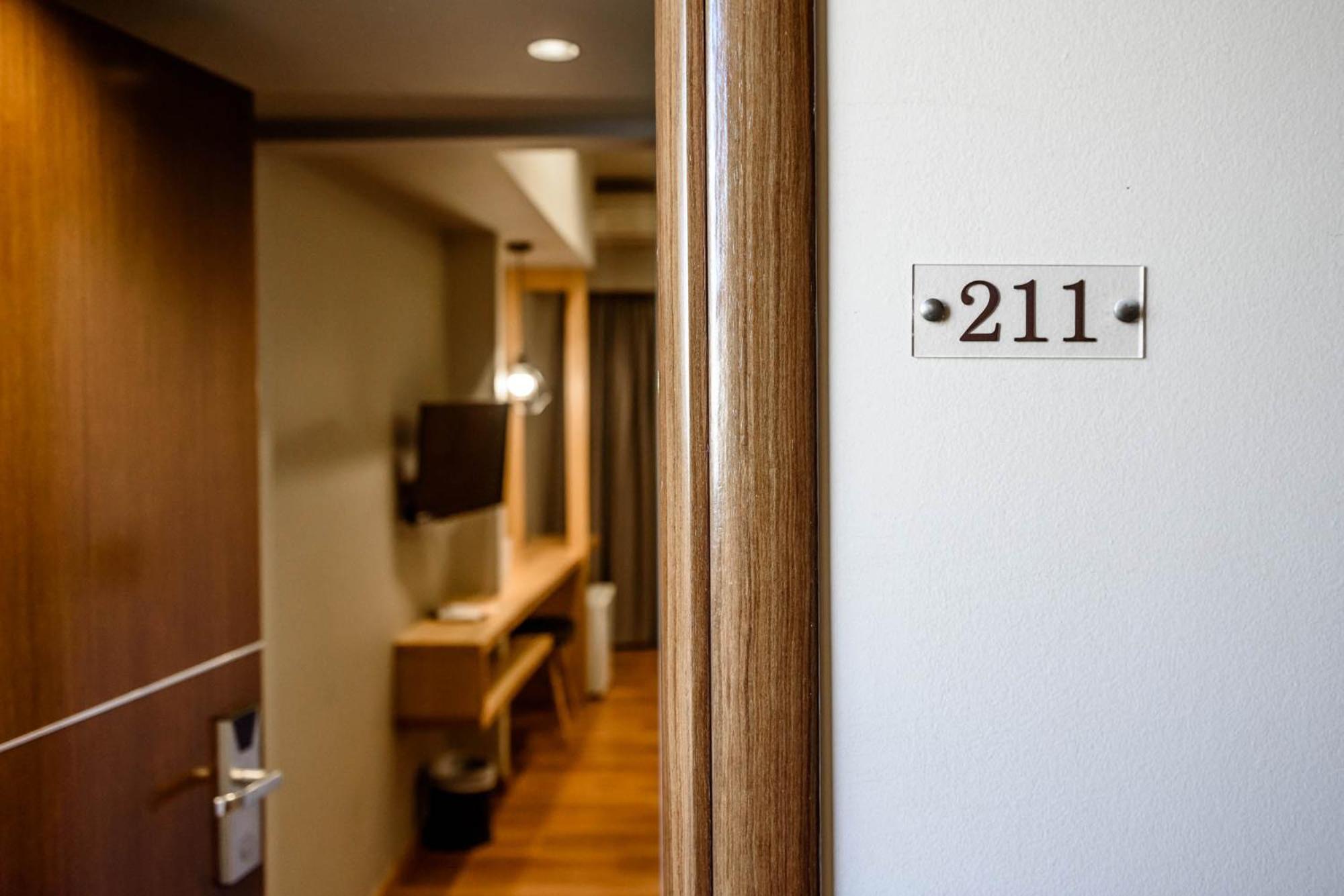 Standard Double or Twin Room with City View - Photo 11