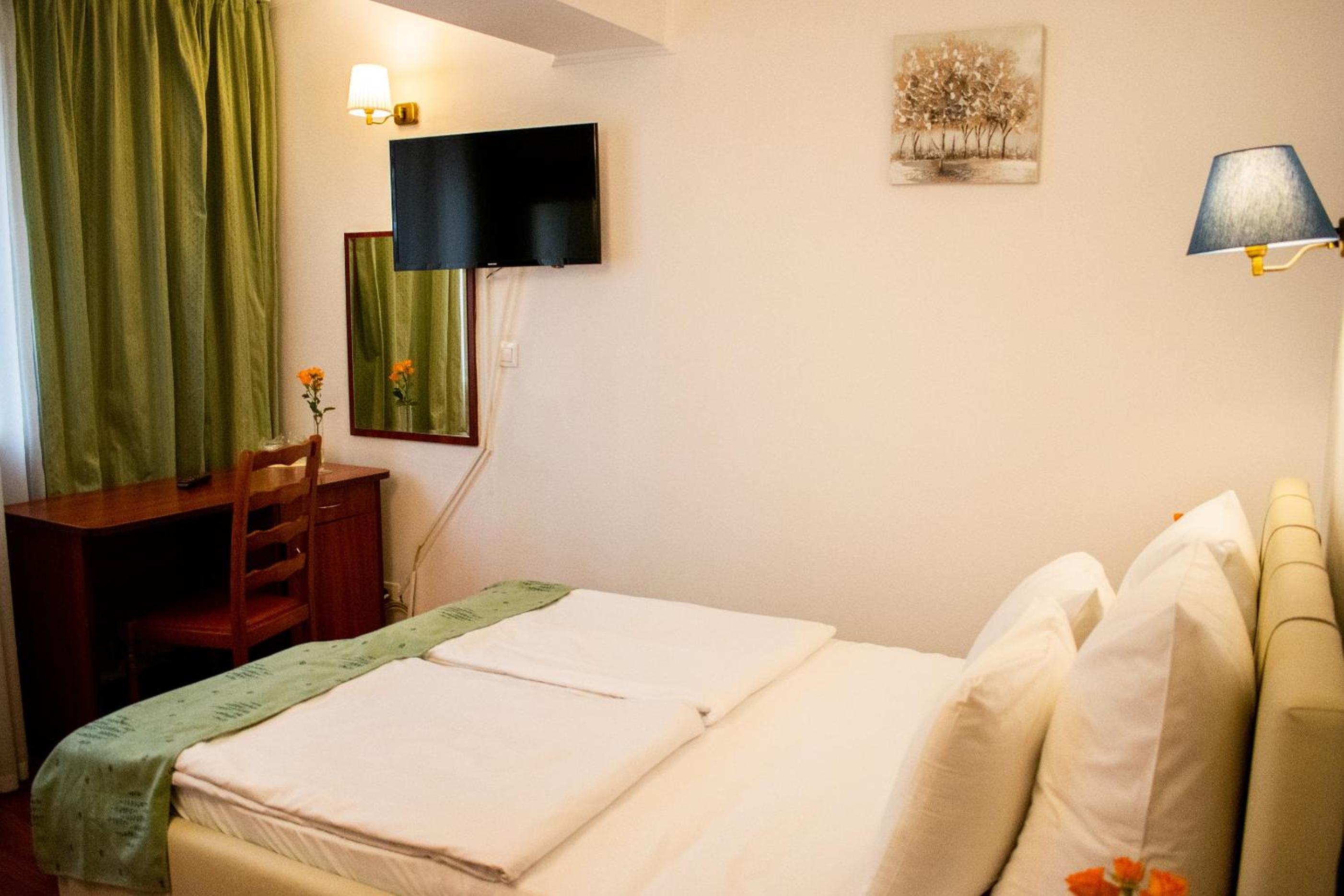 Economy Double Room - Photo 2