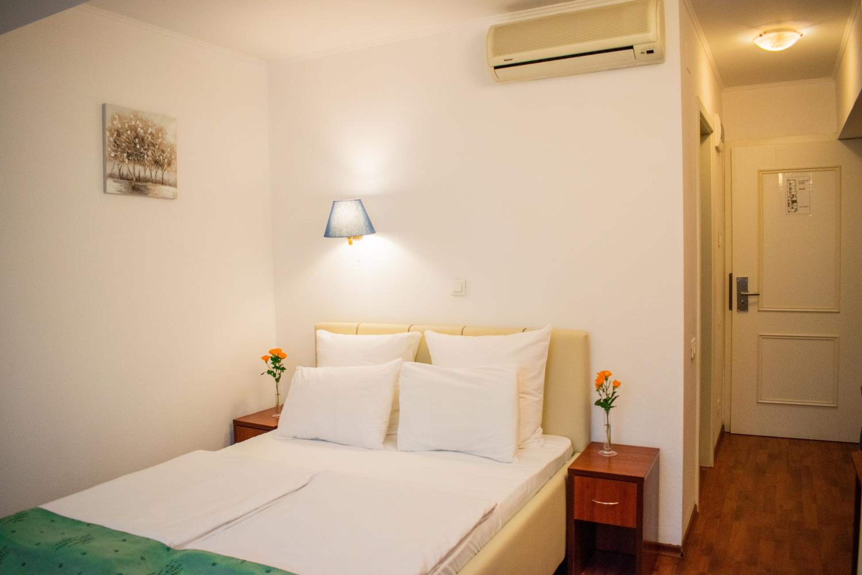 Economy Double Room - Photo 6