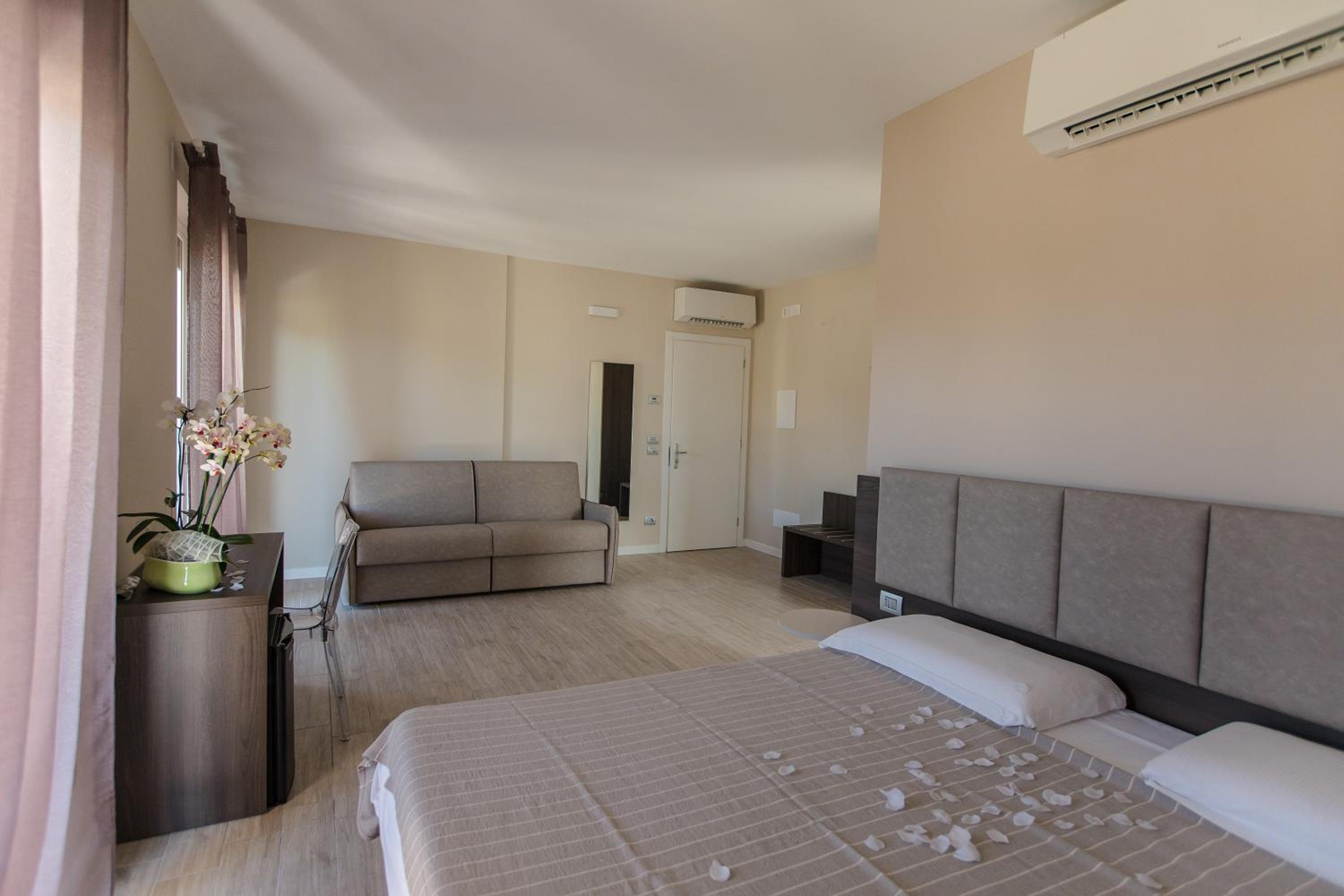 Deluxe Quadruple Room photo 2