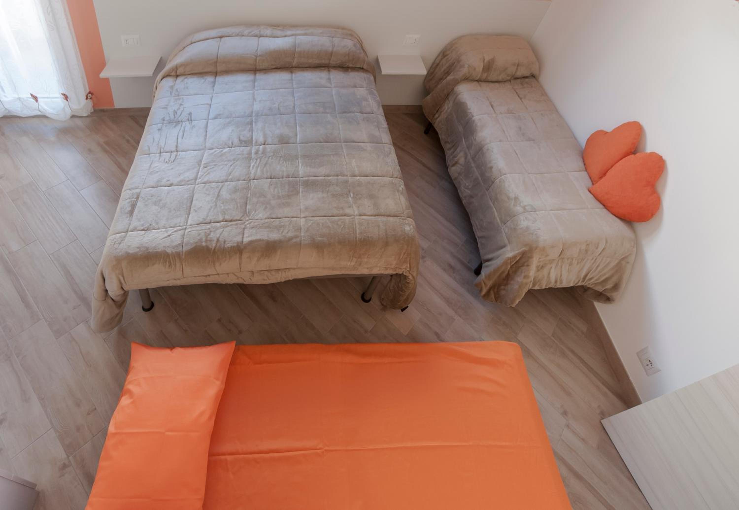 Quadruple Room with Private Bathroom - Photo 3
