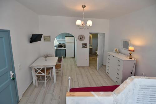 One-Bedroom House photo 1