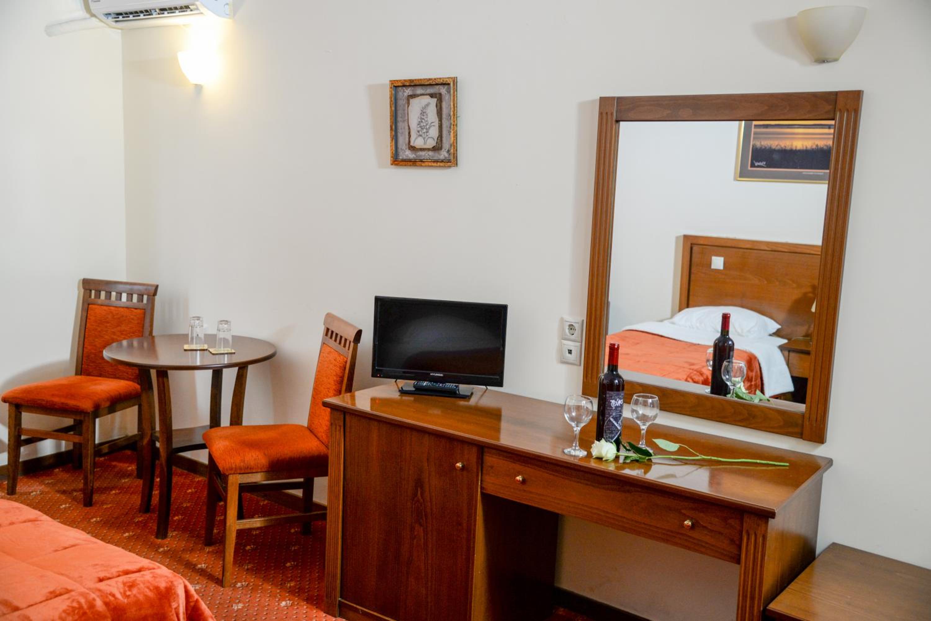 Single Room photo 2