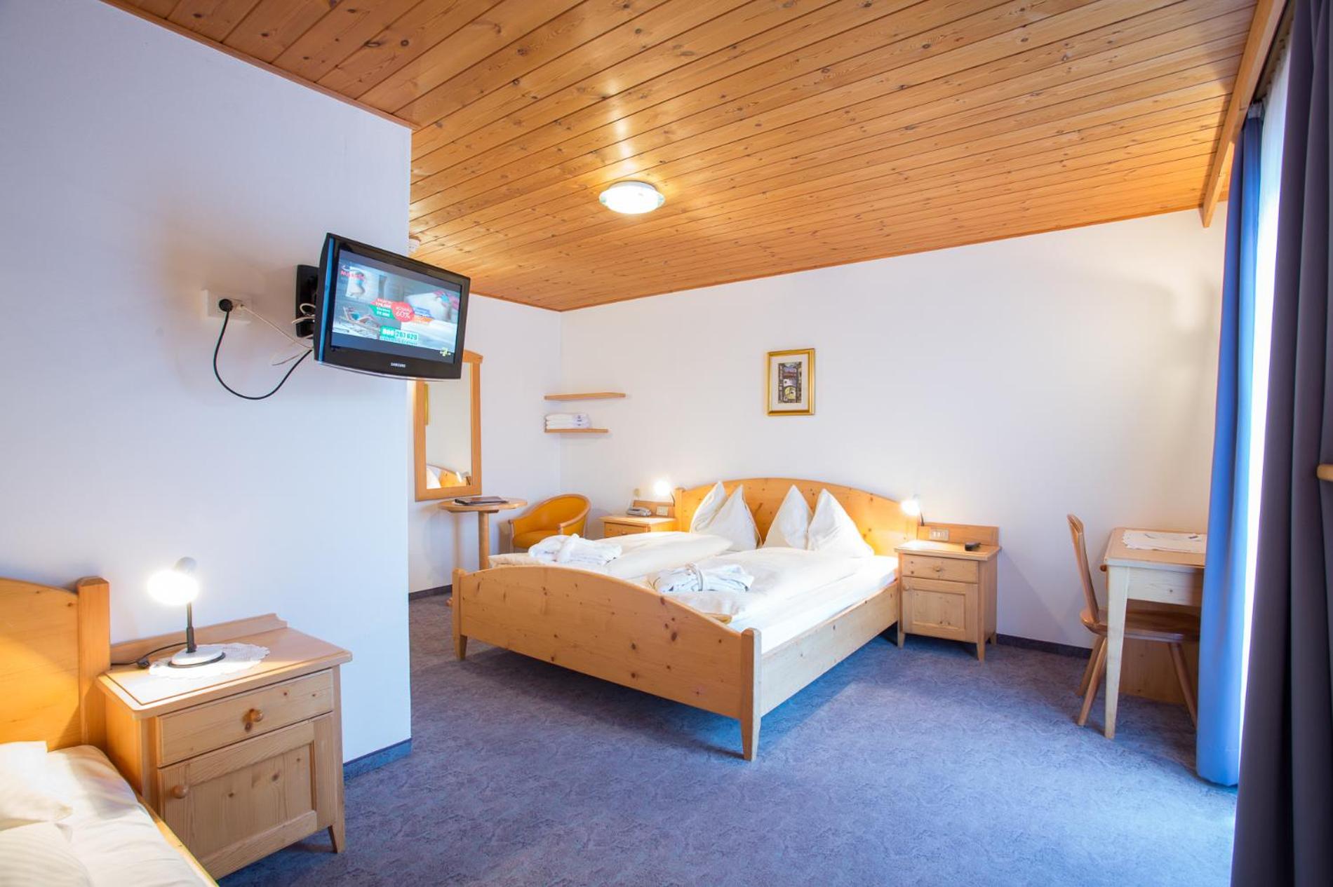 Superior Double or Twin Room with Balcony photo 2