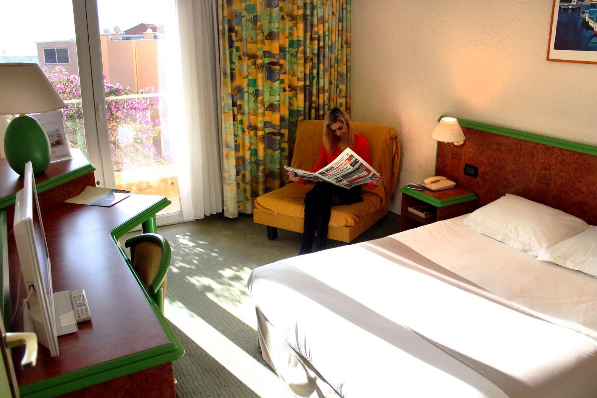 Double Room - Photo 5