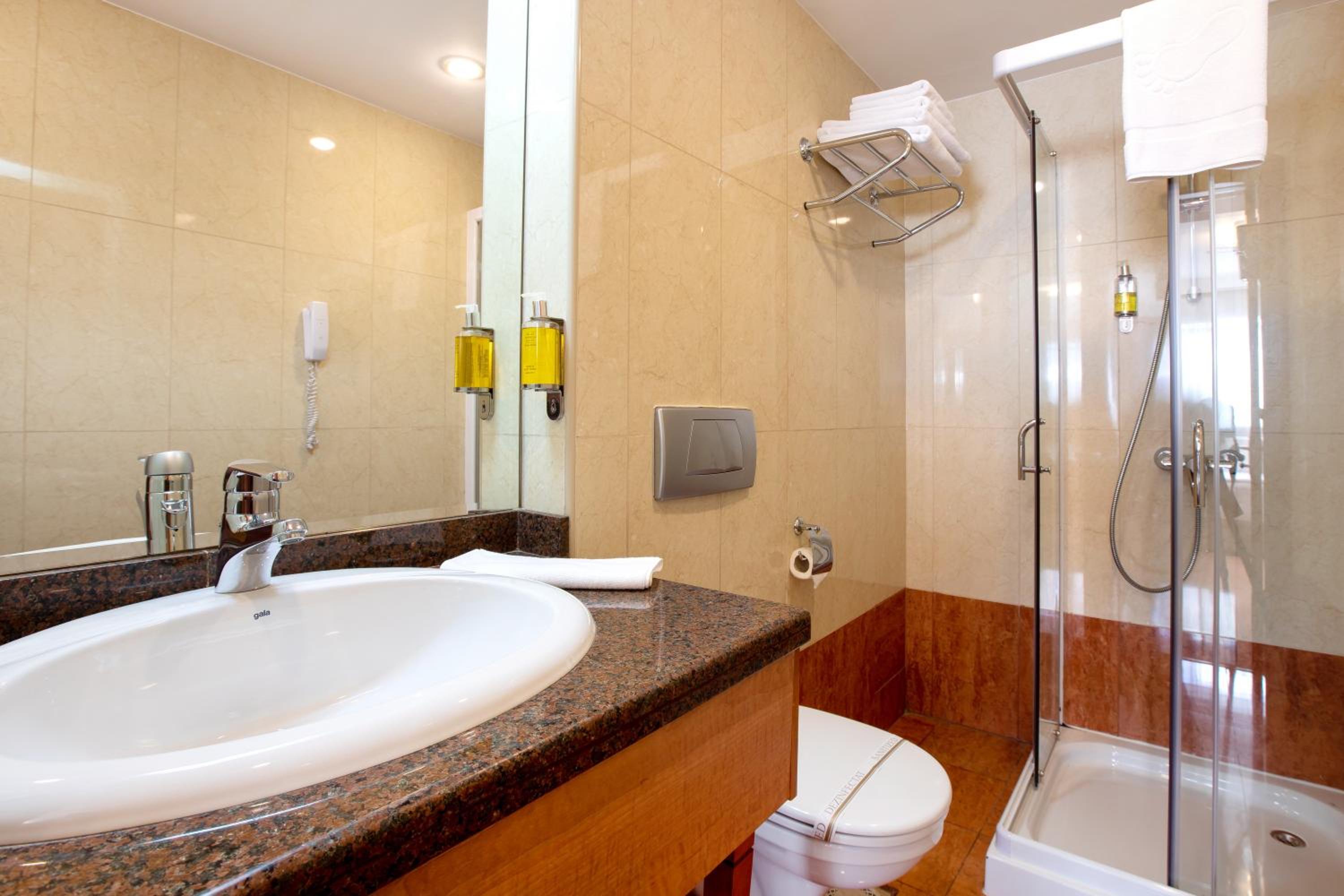 Classic Twin Room - Photo 9