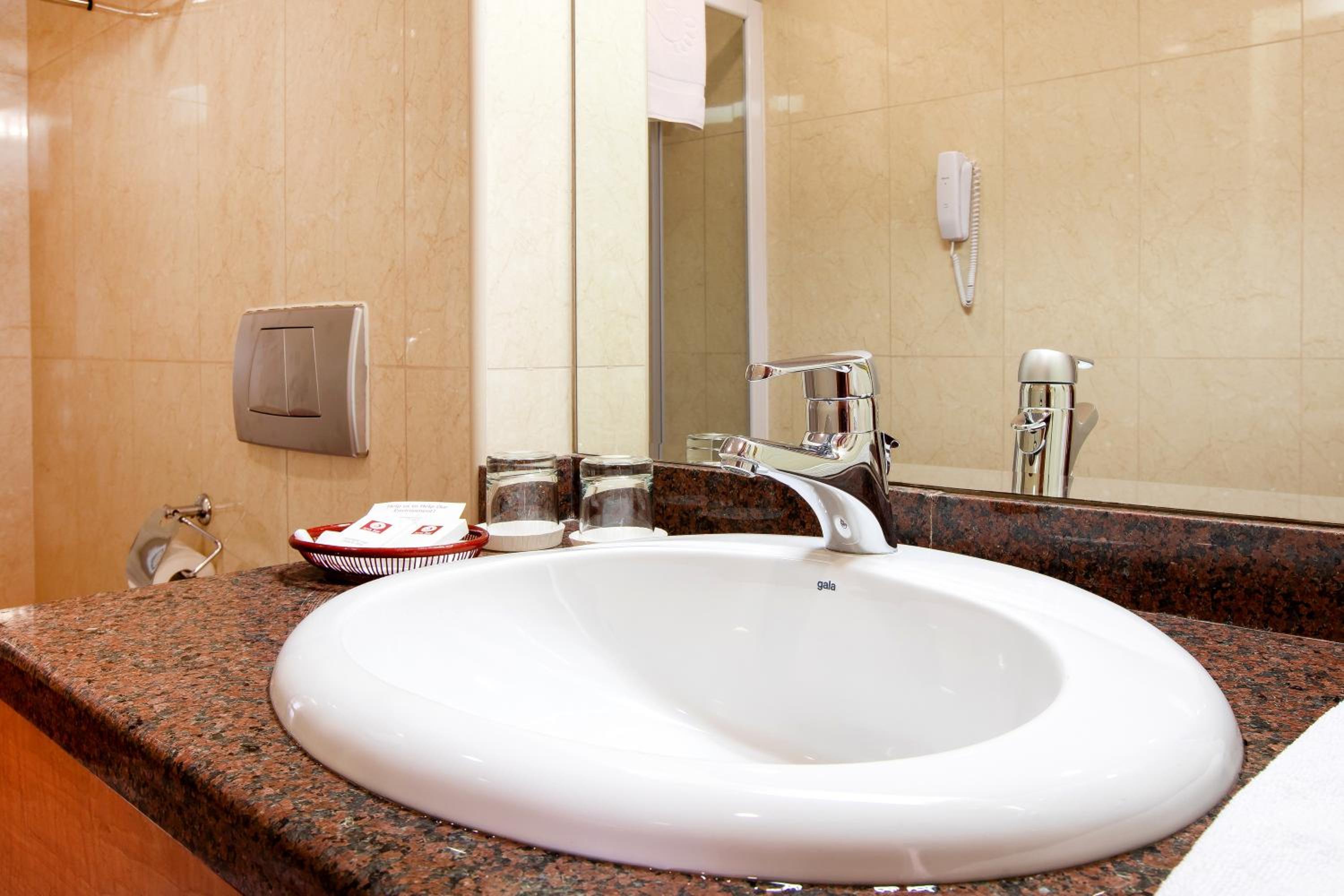 Classic Twin Room - Photo 12