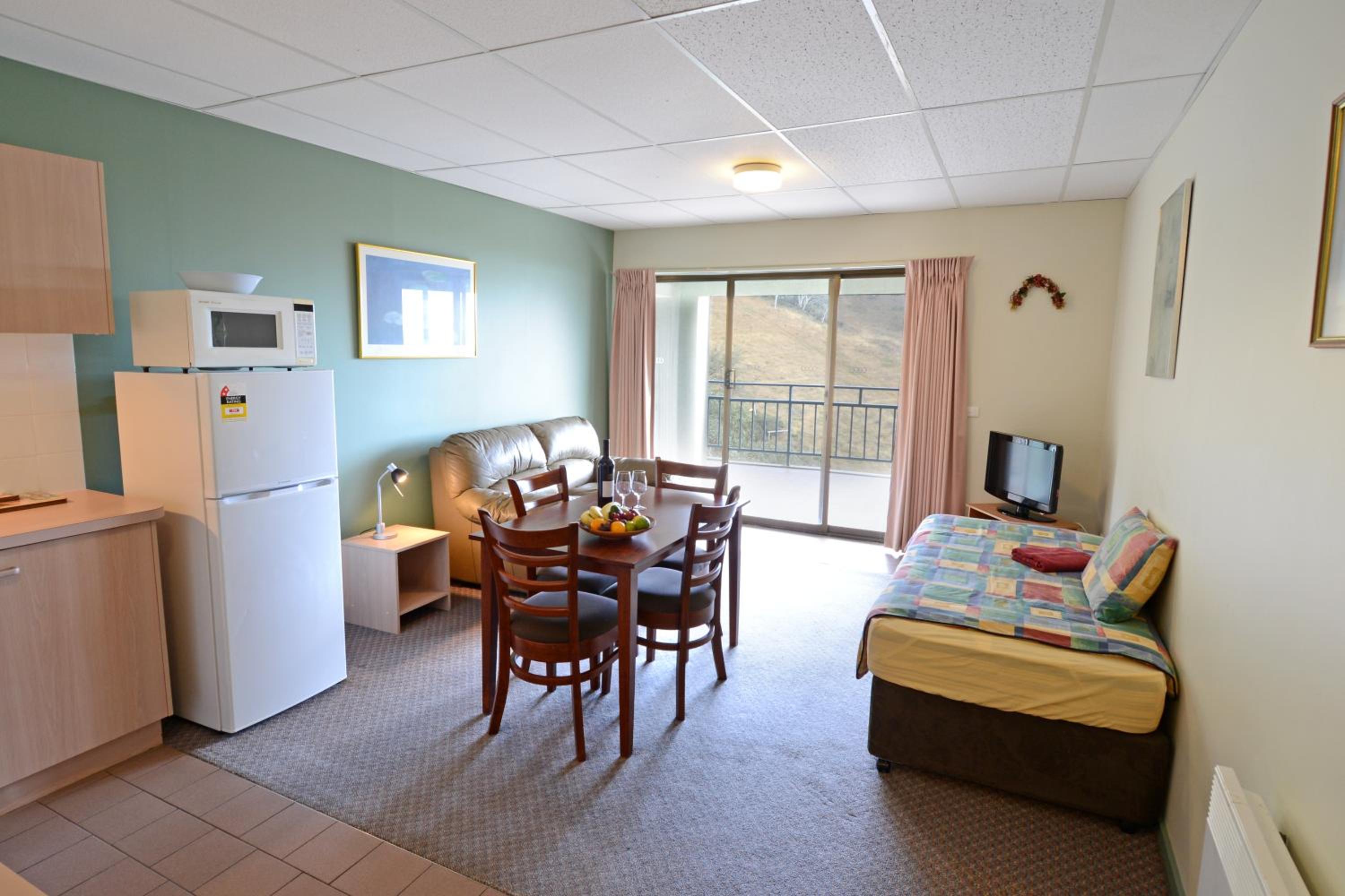Deluxe One-Bedroom Apartment (4 Guests) photo 1