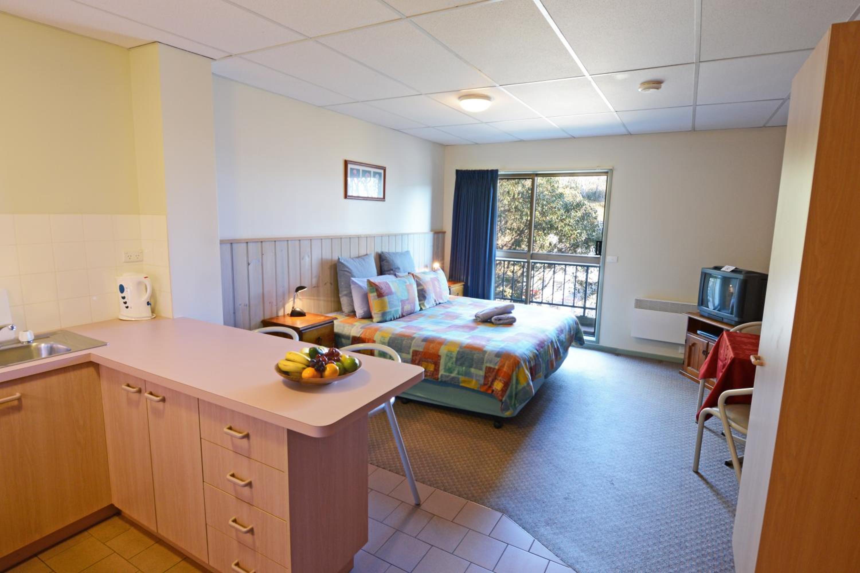 Deluxe Studio Apartment with Spa Bath (2 Guests) photo 1