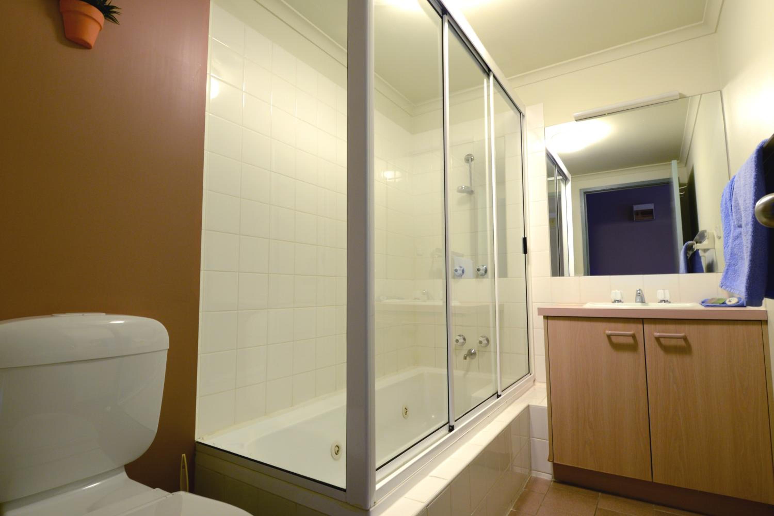 Deluxe Studio Apartment with Spa Bath (2 Guests) photo 2
