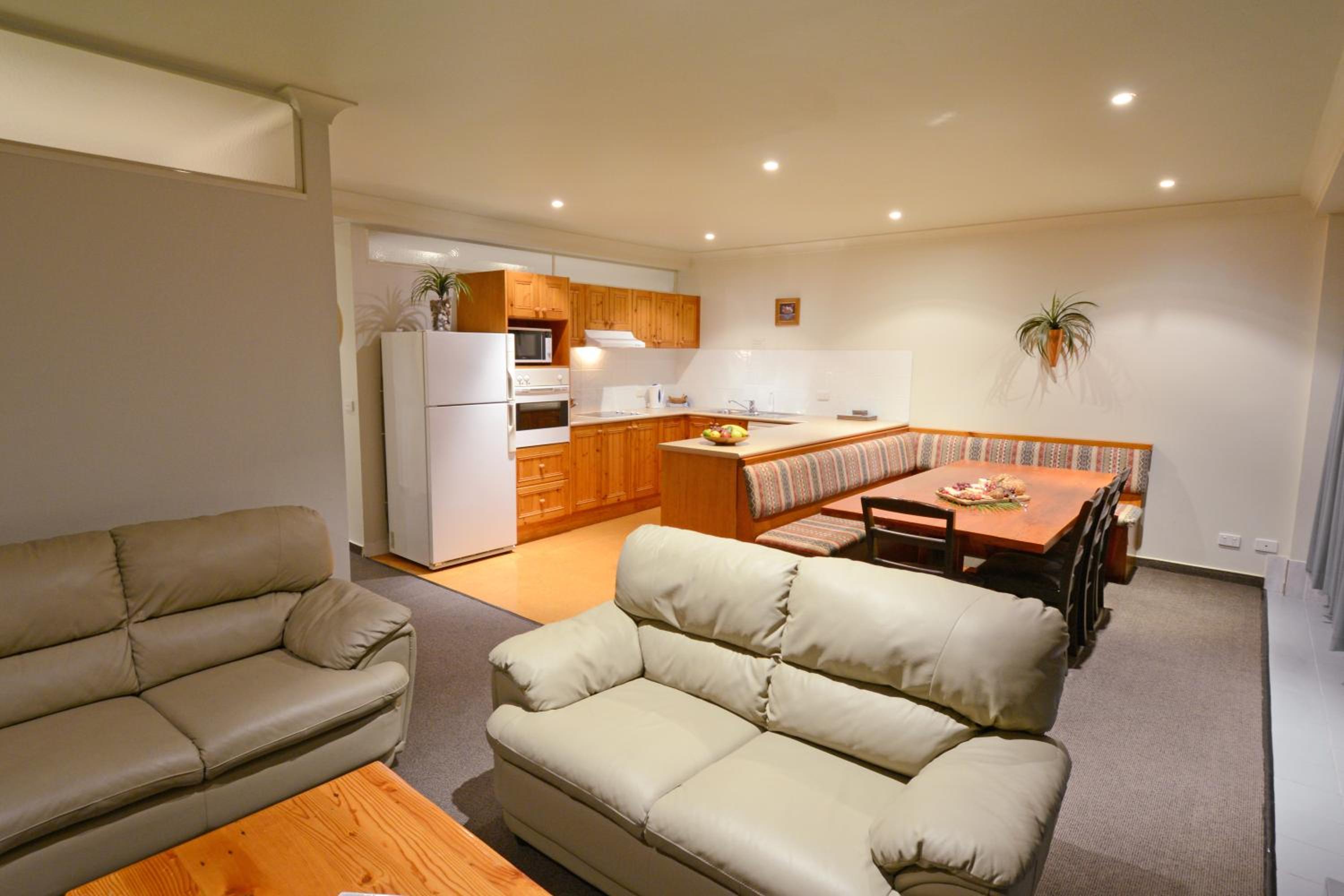 Deluxe Three-Bedroom Apartment (6 Guests) photo 3