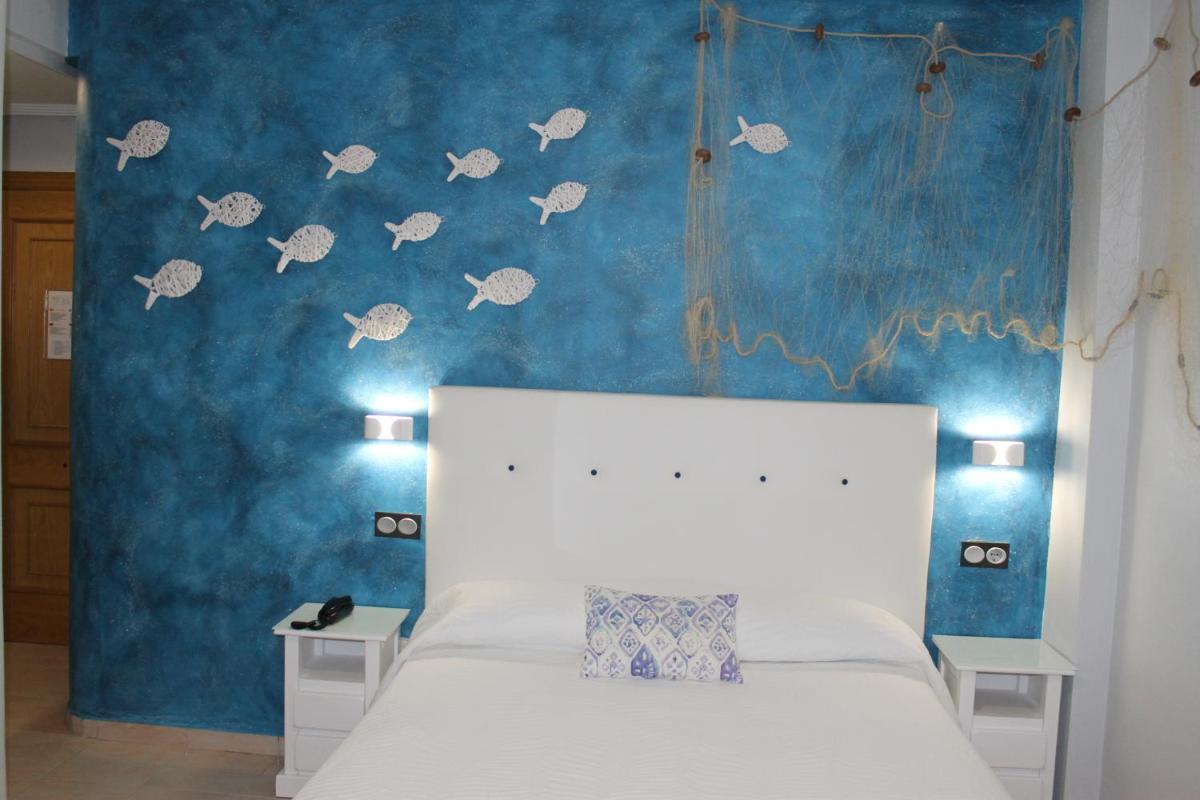 Queen Room photo 2
