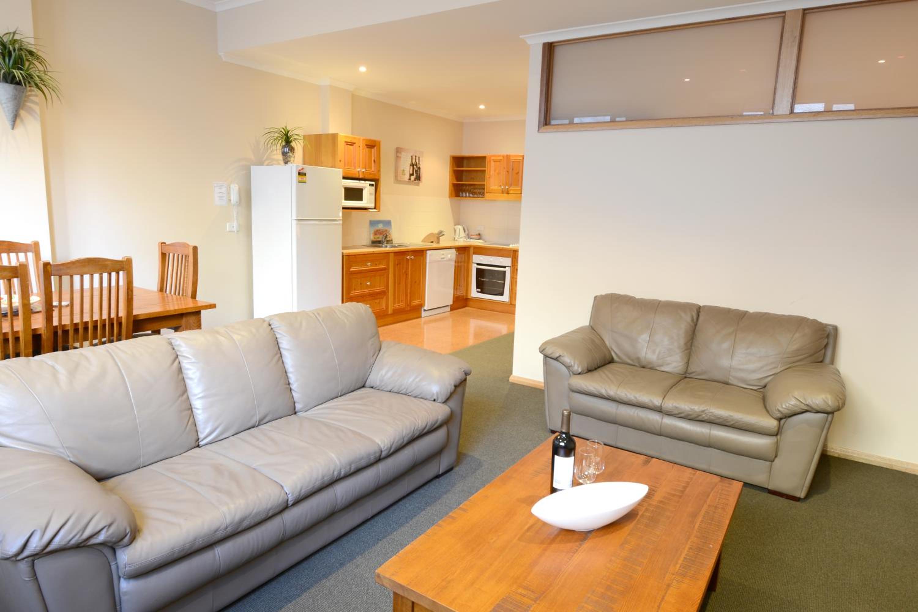 Deluxe Two-Bedroom Apartment (6 Guests) photo 1