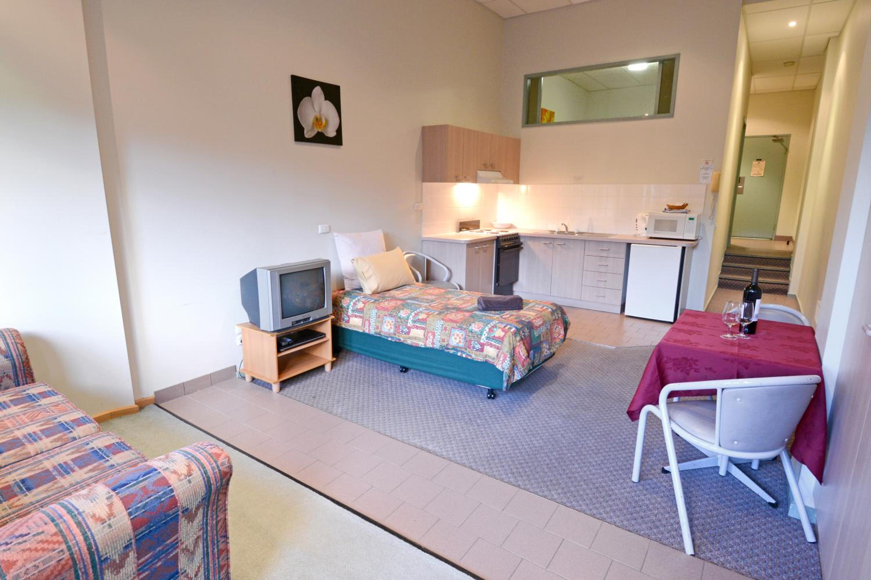 Standard One-Bedroom Apartment (4 Guests) photo 3