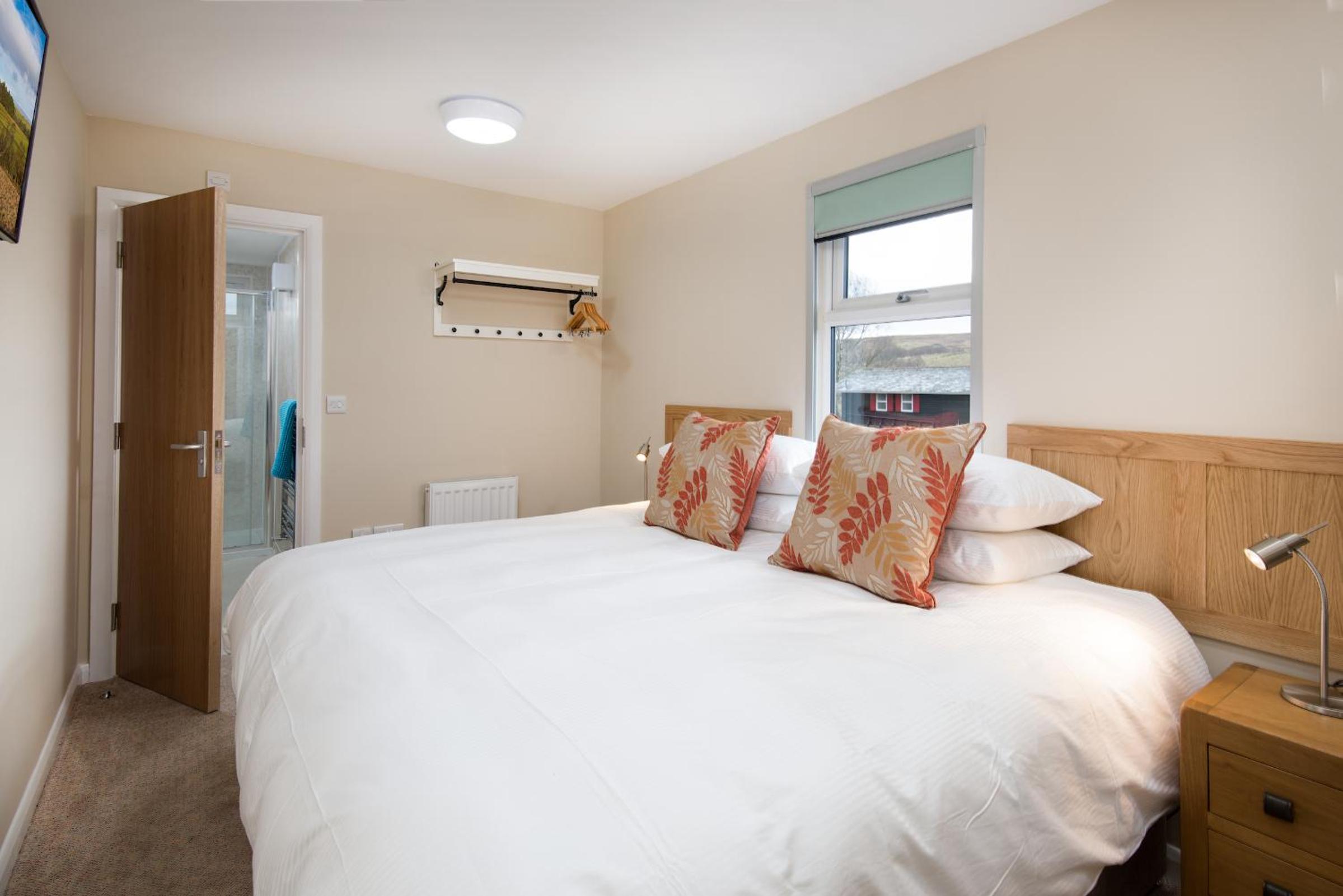 Double or Twin Room with Private Bathroom - Photo 11