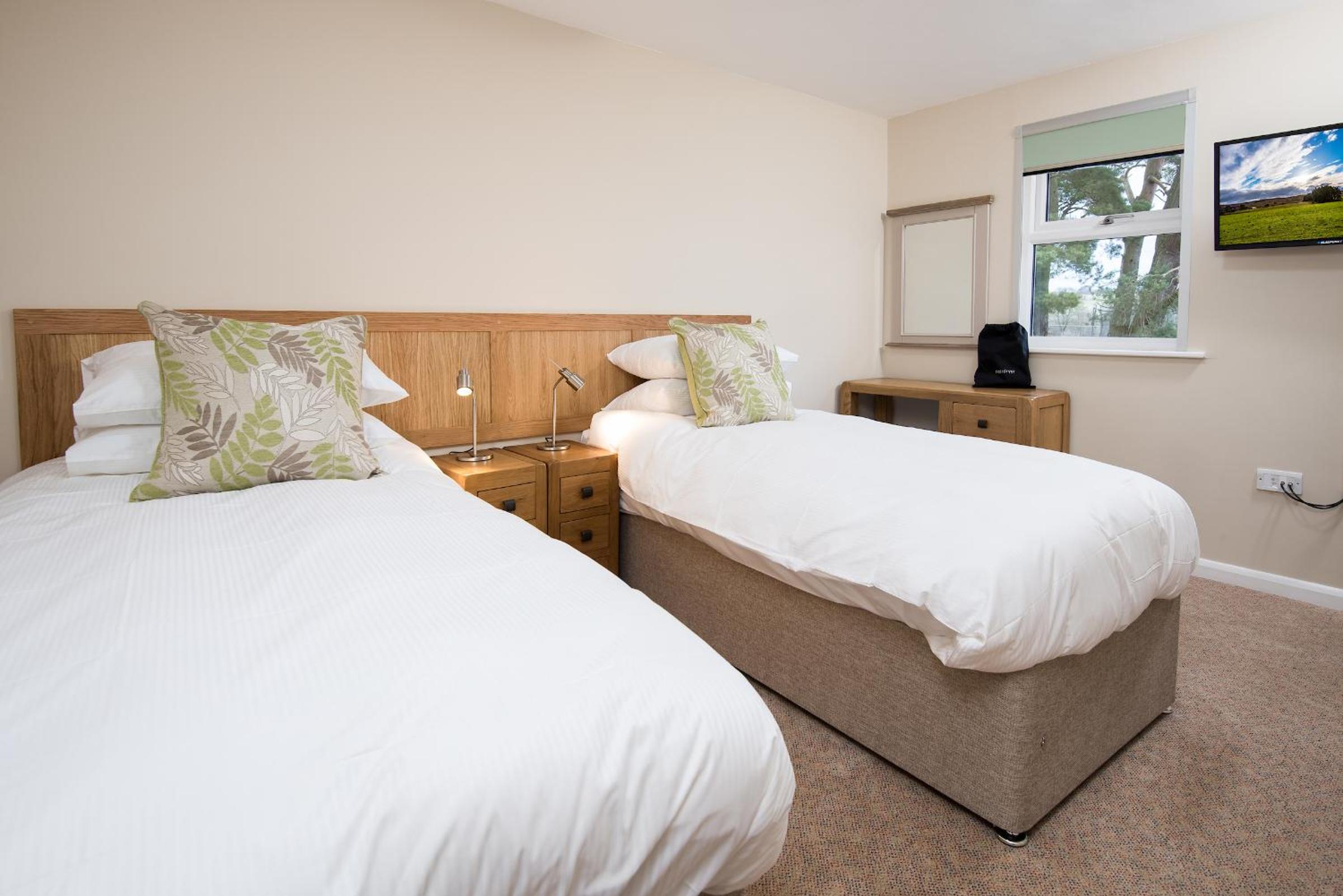 Double or Twin Room with Private Bathroom - Photo 5