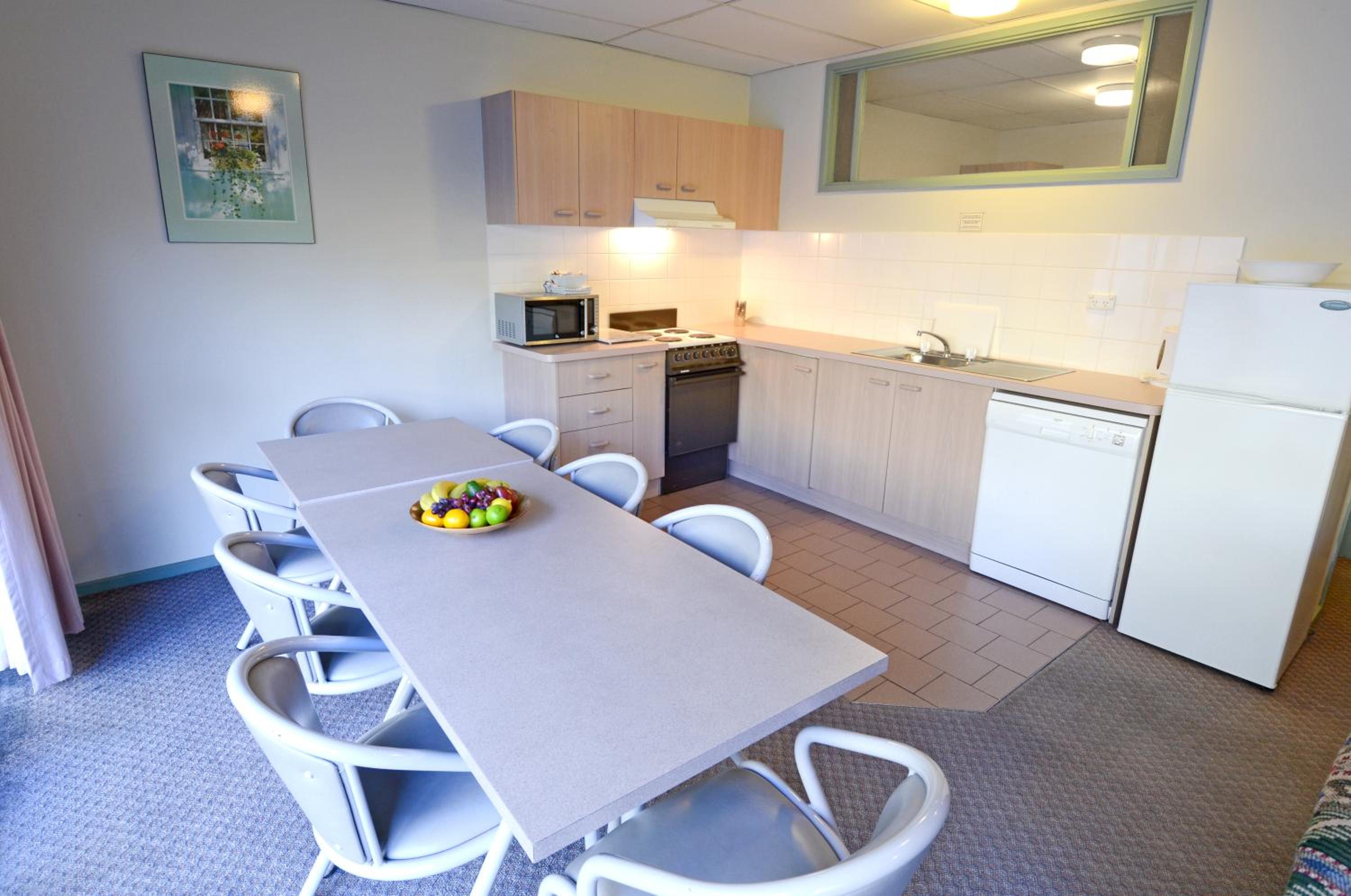 Standard Two-Bedroom Apartment (8 Guests) photo 2