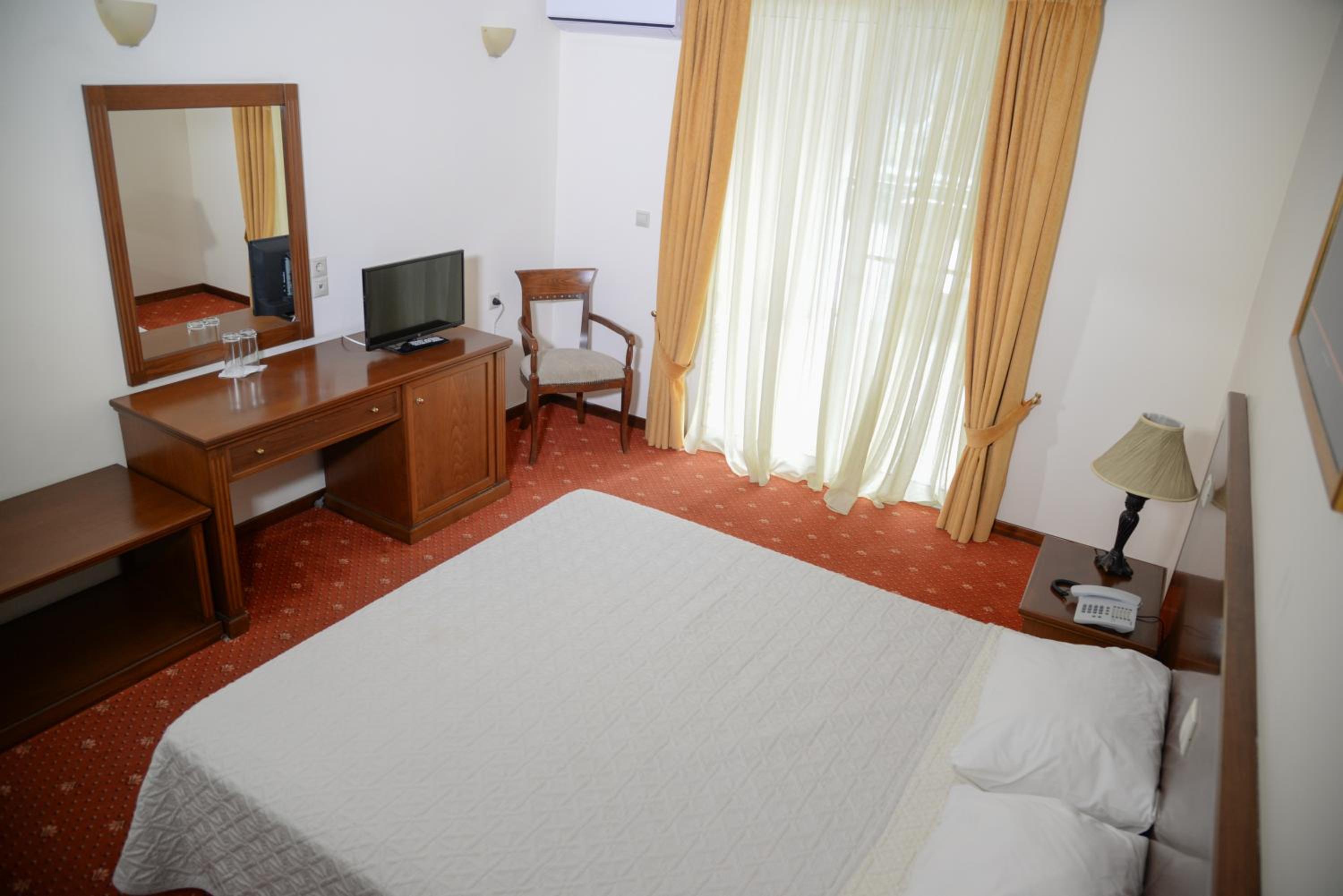 Superior Suite - Photo 6