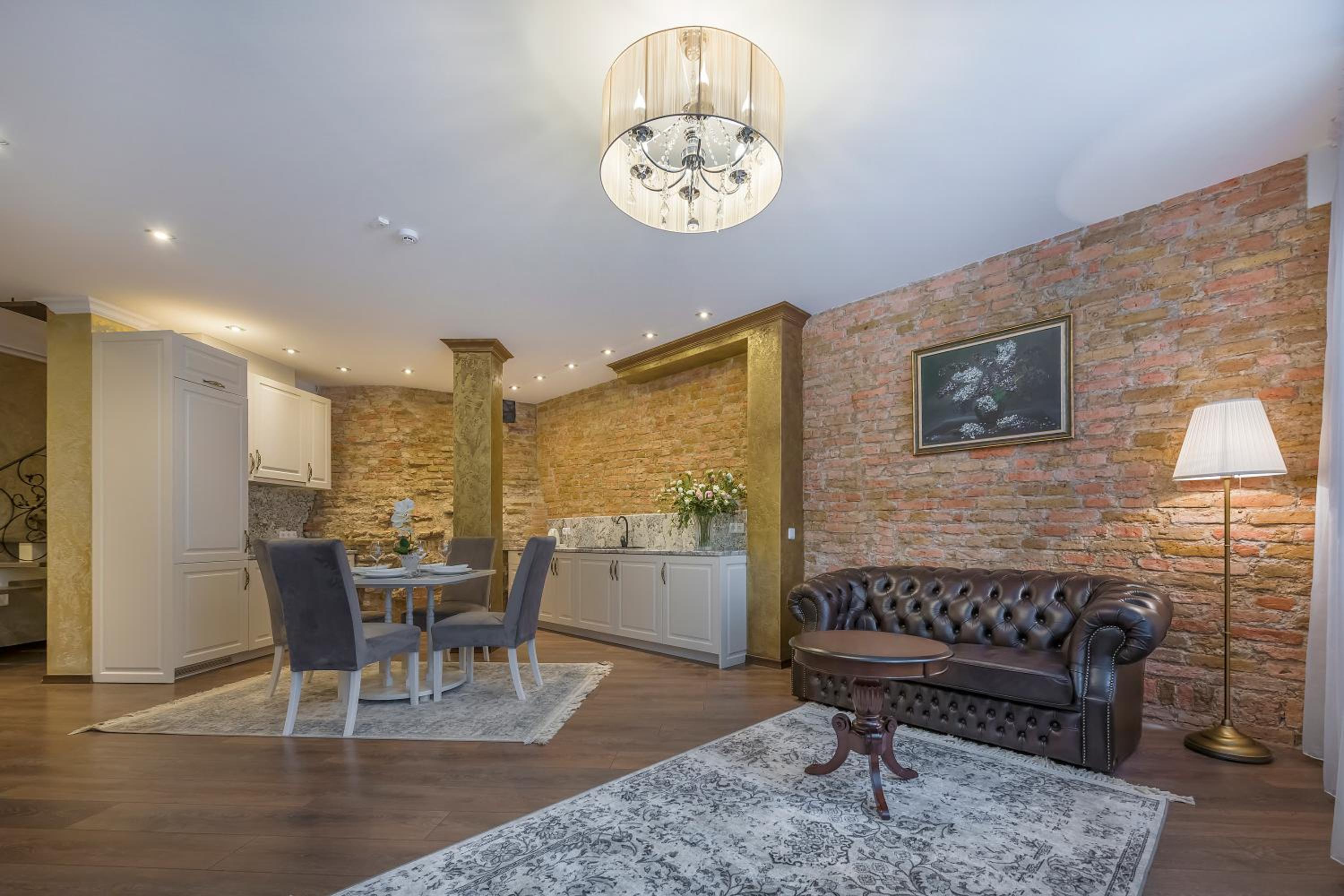Apartment with additional bathroom