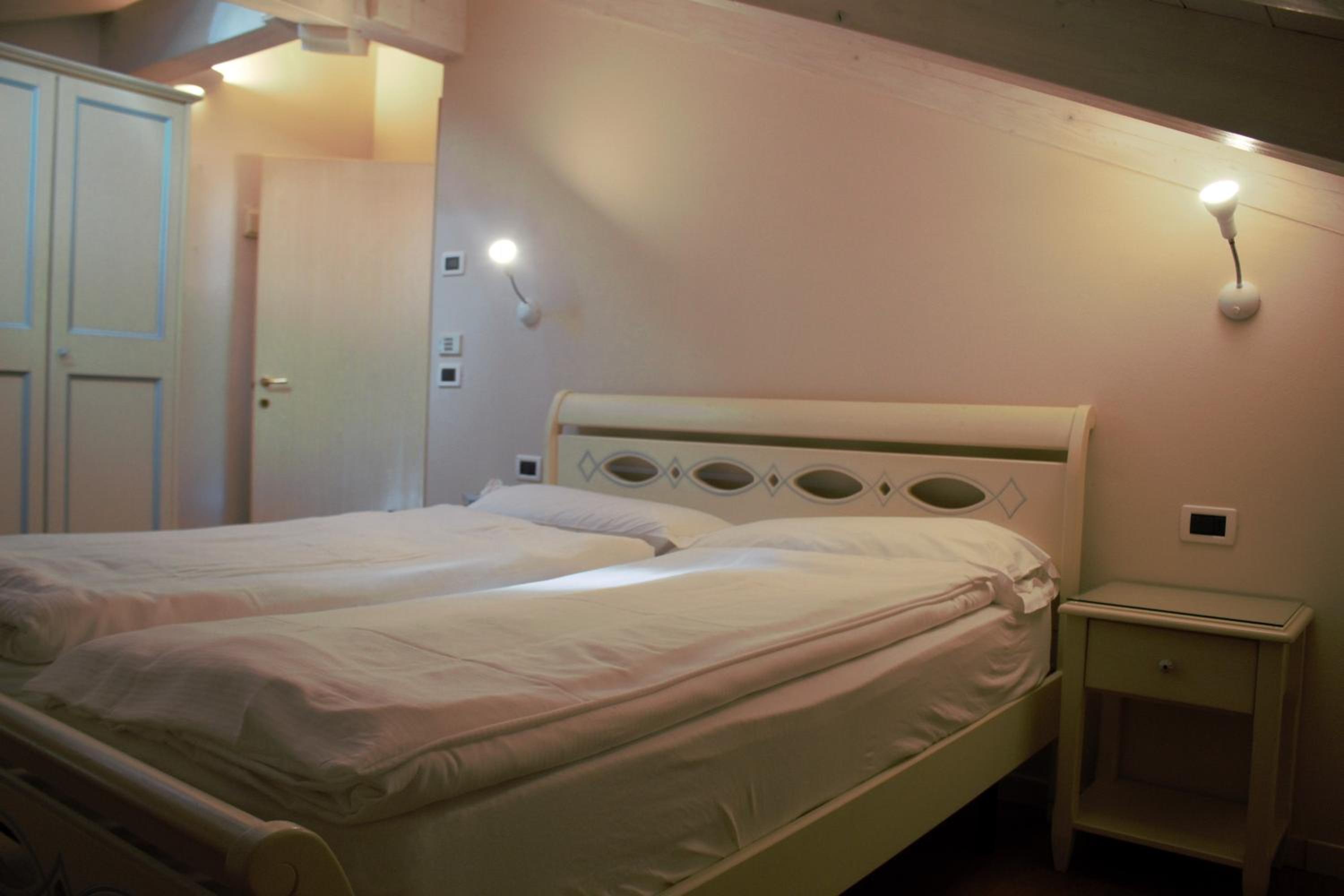 One-Bedroom Apartment - Attic photo 1