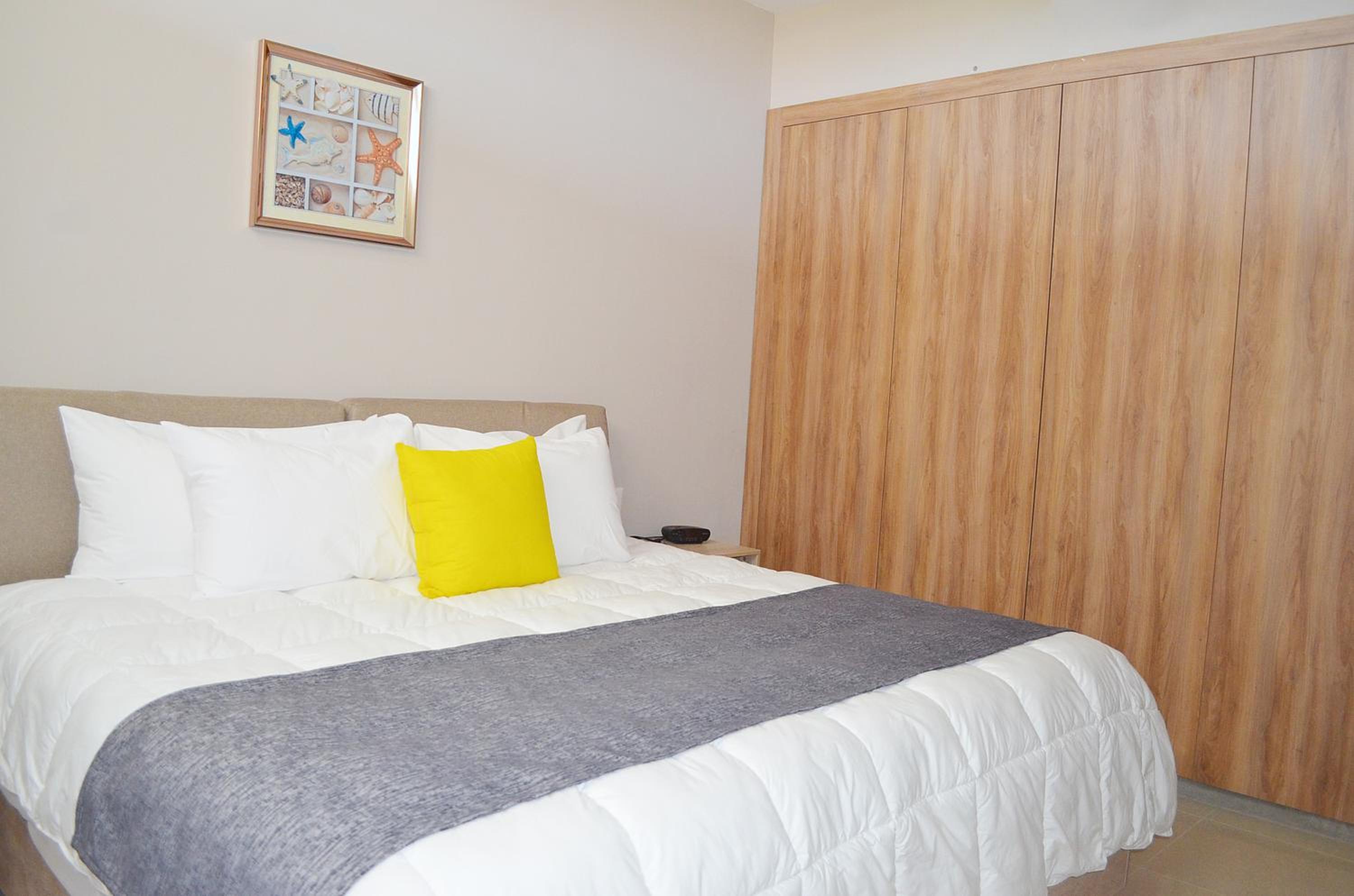 One-Bedroom Apartment - Photo 1