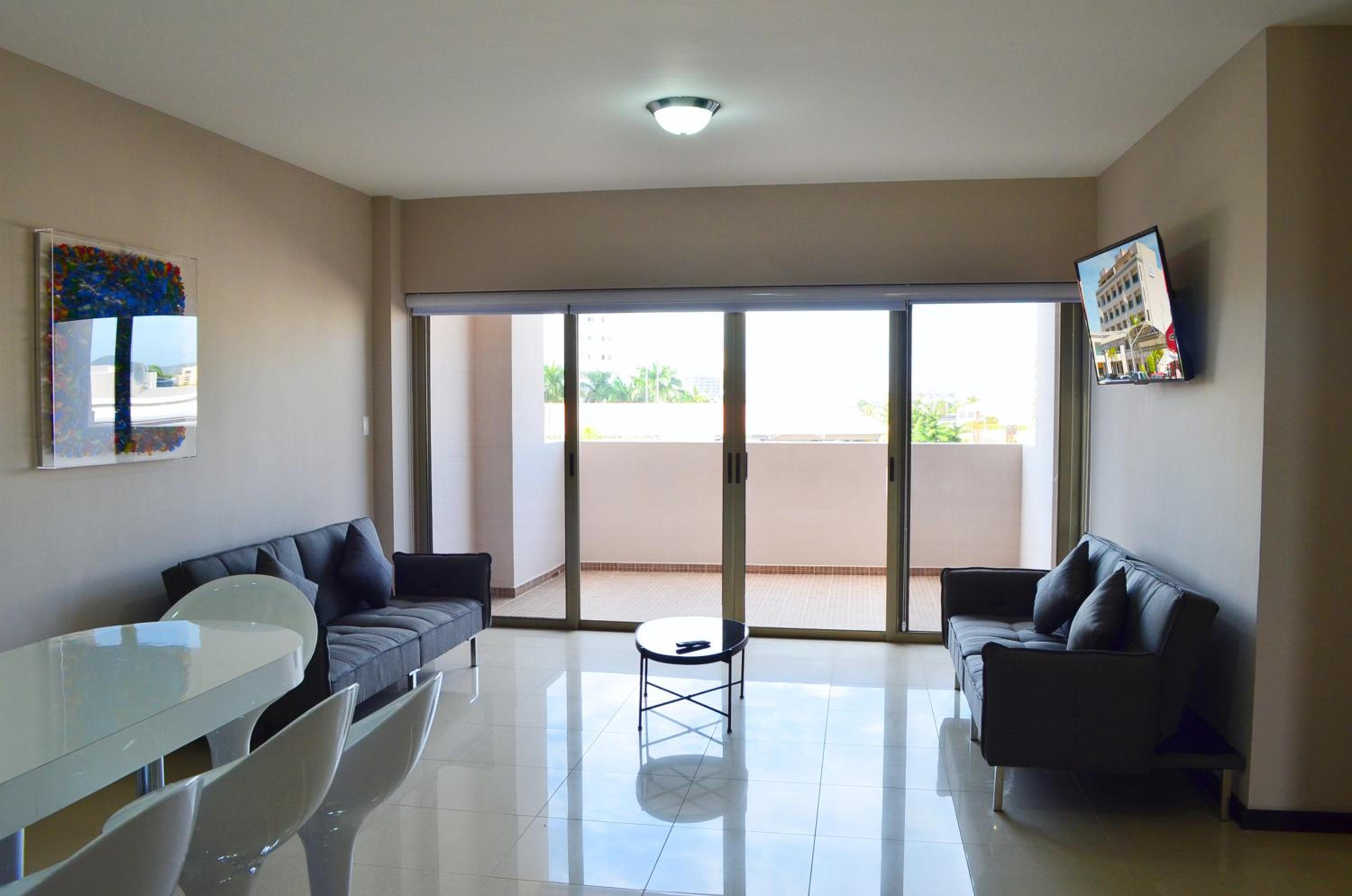 One-Bedroom Apartment - Photo 2