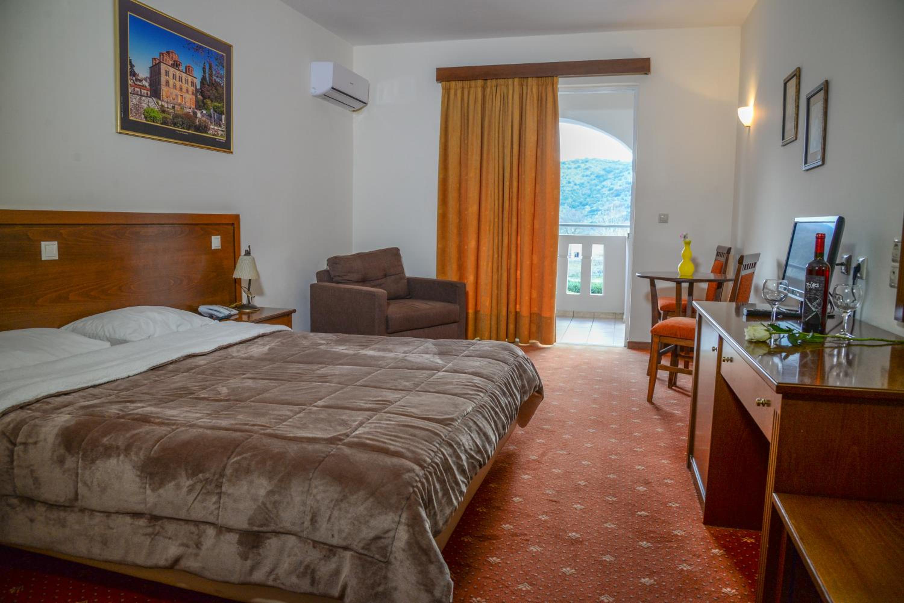 Double or Twin Room - Photo 9