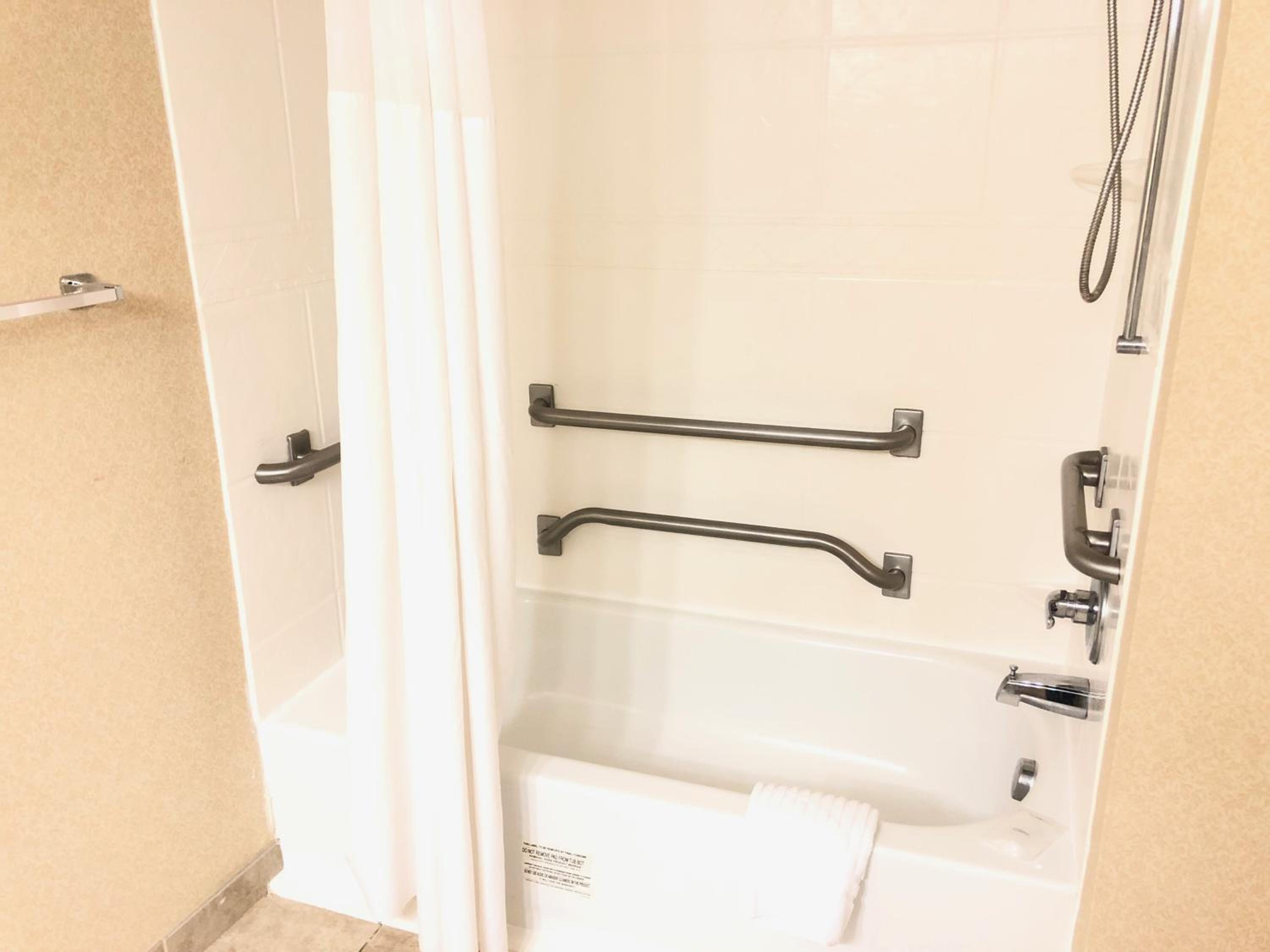 King Room - Disability Access/Non-Smoking - Photo 2