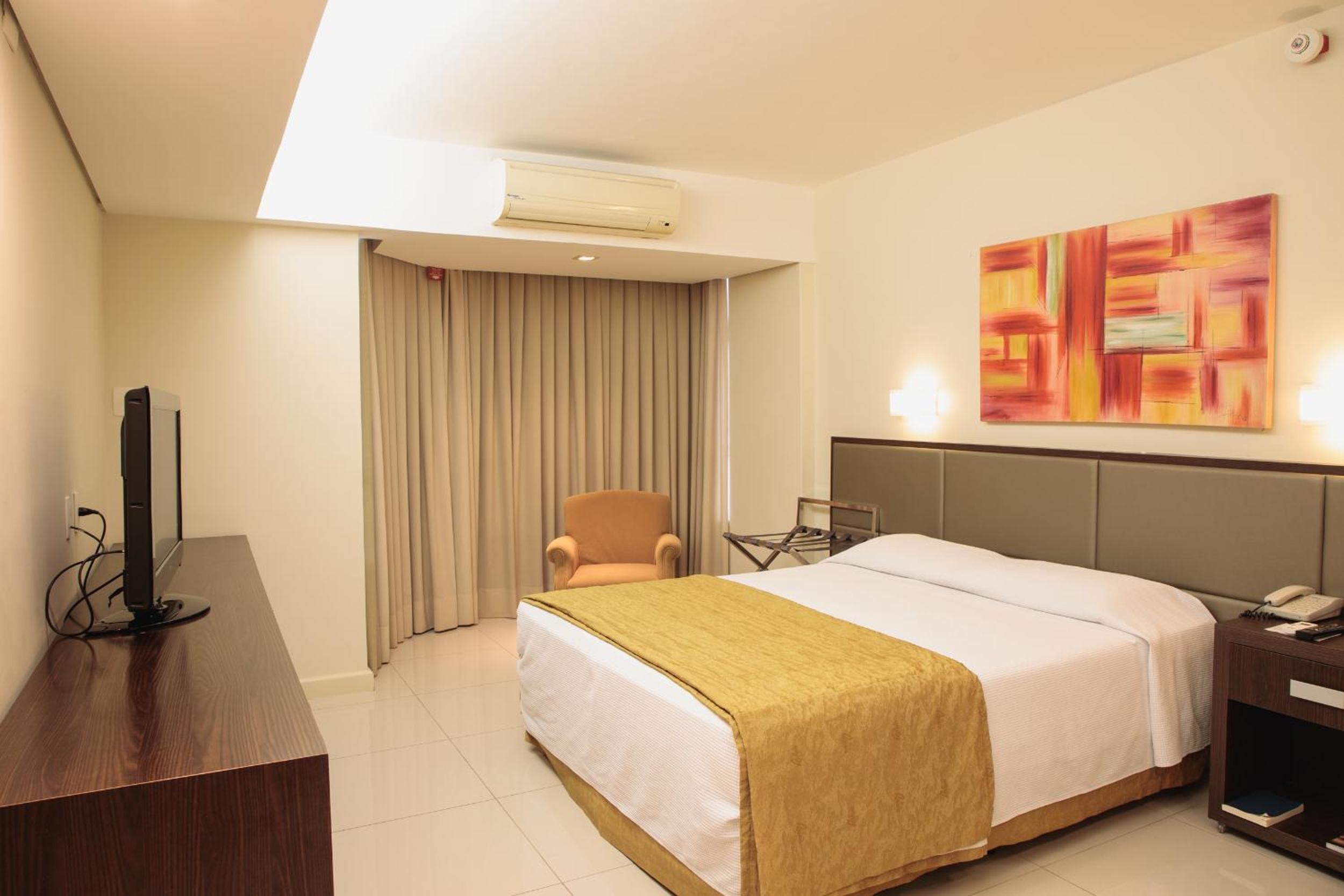 Deluxe Double or Twin Room thumbnail 5